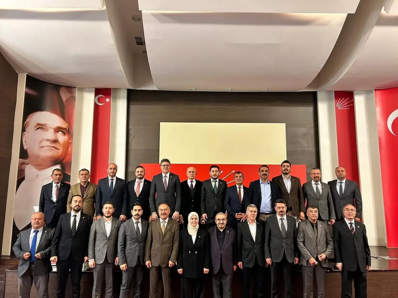CHP'de Yeni Göreve Başlayan İl ve İlçe Başkanları Ankara'da Toplantıda Bir Araya Geldi CHP'de Yeni Göreve Başlayan İl ve İlçe Başkanları Ankara'da Toplantıda Bir Araya Geldi