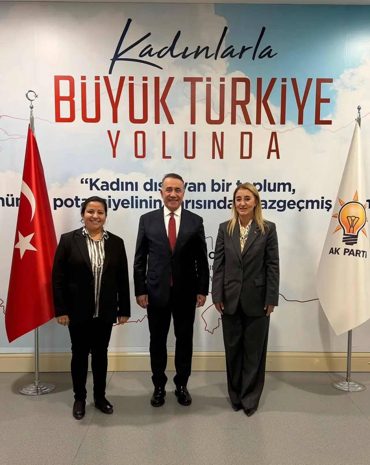 Sultangazi Belediye Başkanı'ndan AK Parti Genel Merkez'e Ziyaret Sultangazi Belediye Başkanı'ndan AK Parti Genel Merkez'e Ziyaret