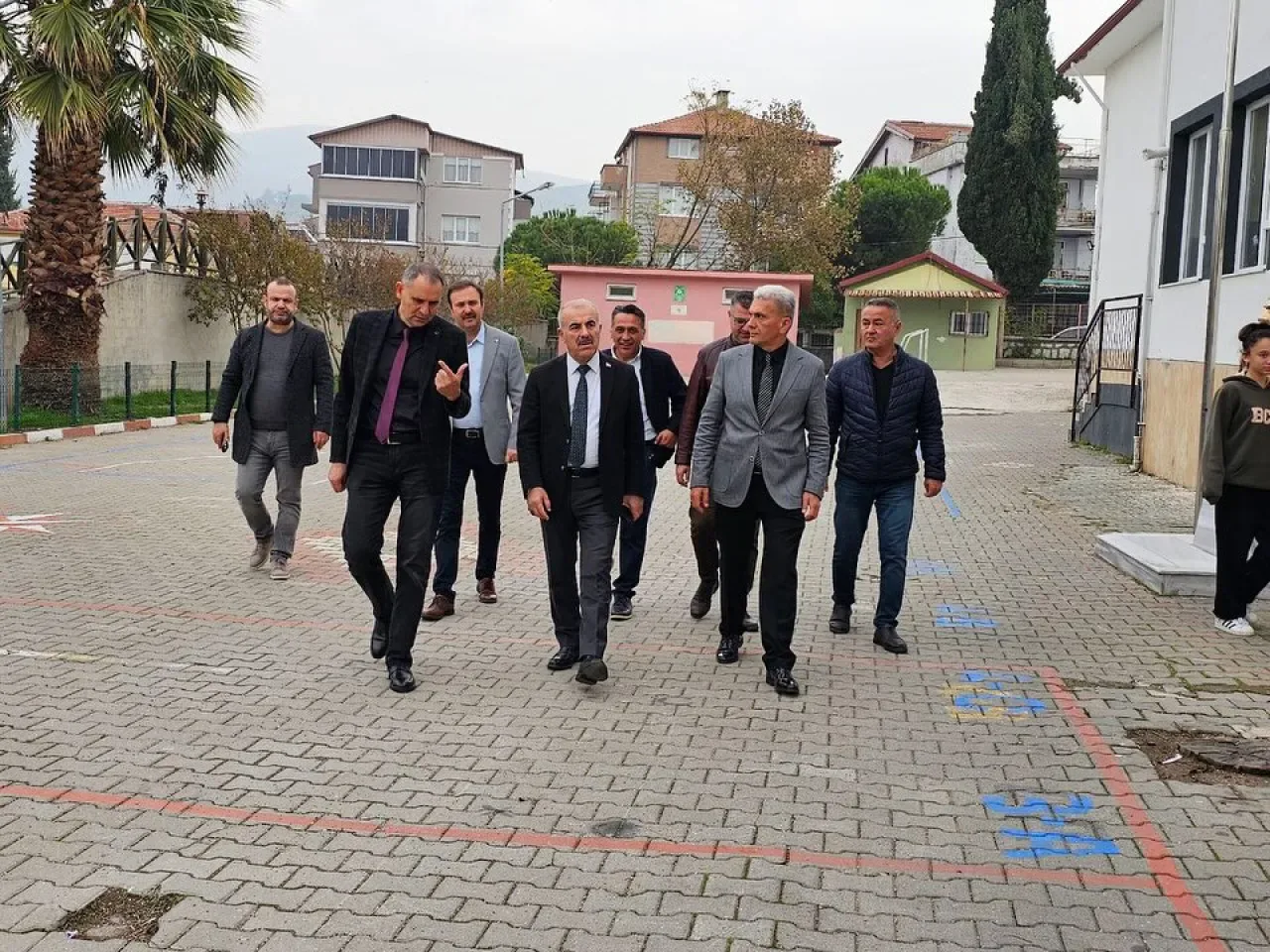 Balıkesir İl Milli Eğitim Müdürü Bigadiç Cumhuriyet İlkokulu'nu Ziyaret Etti Balıkesir İl Milli Eğitim Müdürü Bigadiç Cumhuriyet İlkokulu'nu Ziyaret Etti