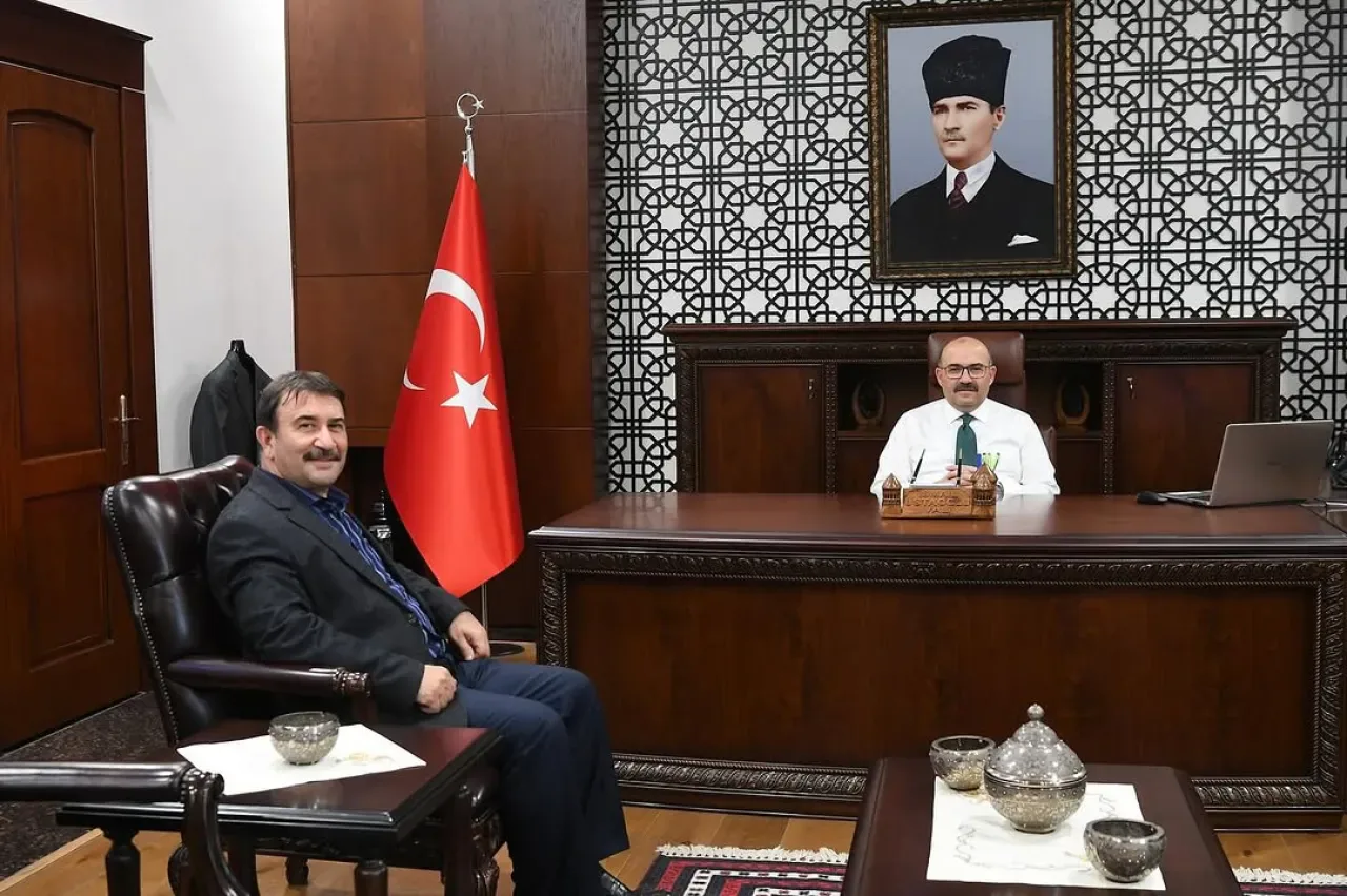 Balıkesir Vali Yardımcısı Mustafa Çek, Vali Ustaoğlu'nu Ziyaret Etti Balıkesir Vali Yardımcısı Mustafa Çek, Vali Ustaoğlu'nu Ziyaret Etti
