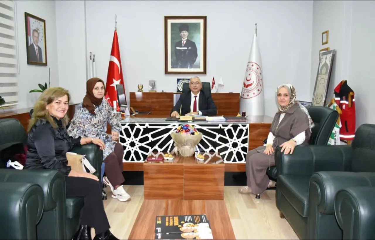 EVSAD Heyeti Bursa Aile ve Sosyal Hizmetler İl Müdürlüğü'nü Ziyaret Etti EVSAD Heyeti Bursa Aile ve Sosyal Hizmetler İl Müdürlüğü'nü Ziyaret Etti