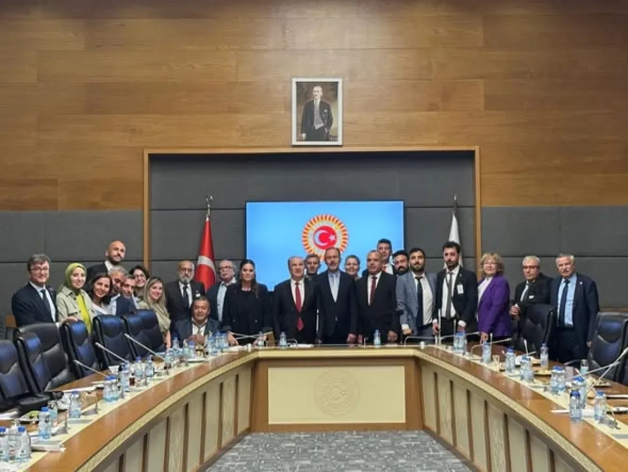 Engelli Hakları Komisyonu STK'larla Buluştu: Çözüm Yol Haritası Belirleniyor Engelli Hakları Komisyonu STK'larla Buluştu: Çözüm Yol Haritası Belirleniyor