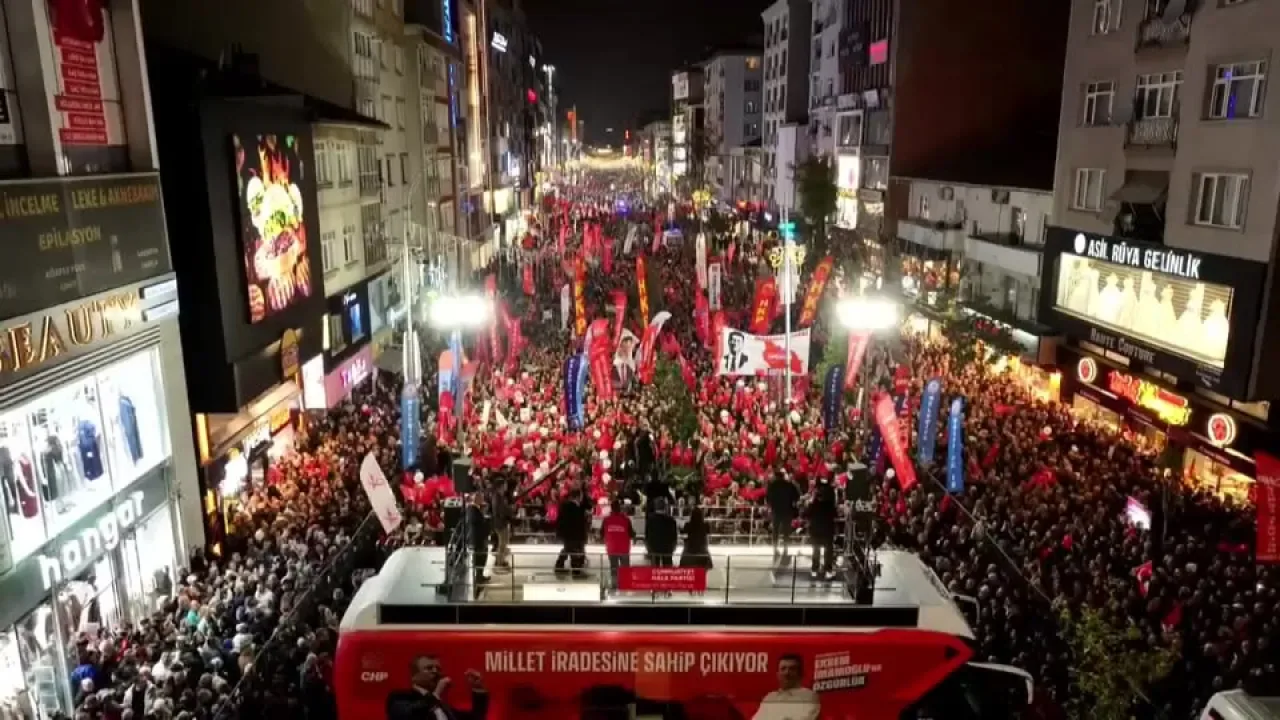 CHP Kayseri Milletvekili Aşkın Genç'ten İstanbul'da "Güçlüyüz" Mesajı CHP Kayseri Milletvekili Aşkın Genç'ten İstanbul'da "Güçlüyüz" Mesajı
