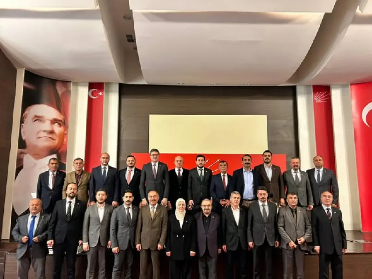 Ensar Aytekin, CHP Etimesgut İlçe Teşkilatı'nda Değerlendirme Toplantısına Katıldı Ensar Aytekin, CHP Etimesgut İlçe Teşkilatı'nda Değerlendirme Toplantısına Katıldı