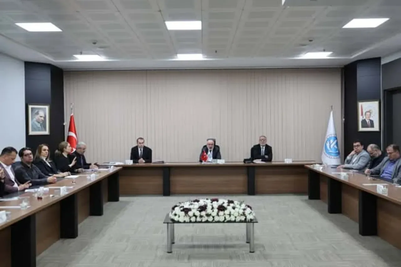Kayseri Üniversitesi'nde Senato ve Daire Başkanları Toplantısı Gerçekleştirildi Kayseri Üniversitesi'nde Senato ve Daire Başkanları Toplantısı Gerçekleştirildi