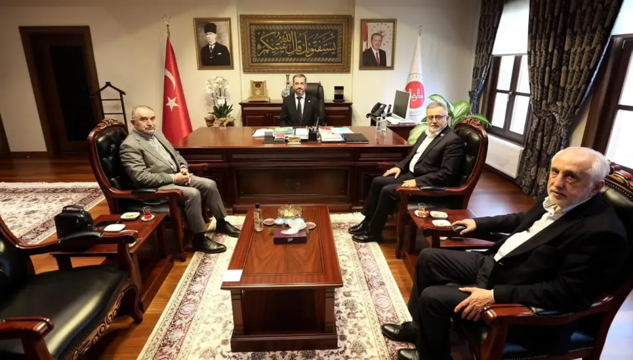 İstanbul Müftüsü Emrullah Tuncel'e Hayırlı Olsun Ziyareti İstanbul Müftüsü Emrullah Tuncel'e Hayırlı Olsun Ziyareti