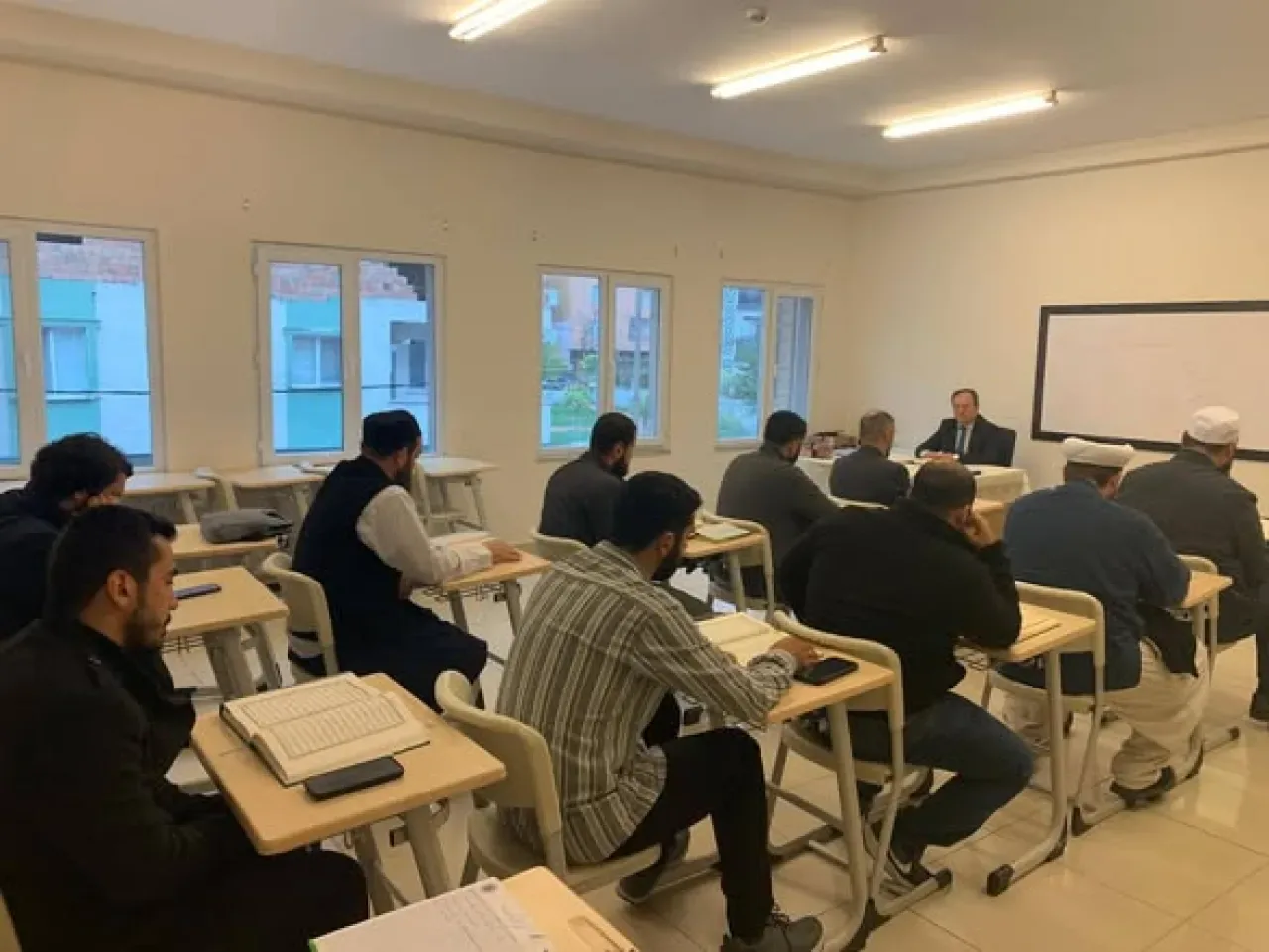 Arnavutköy'de Din Görevlilerine Yönelik Kuran-ı Kerim Eğitimi Başladı Arnavutköy'de Din Görevlilerine Yönelik Kuran-ı Kerim Eğitimi Başladı