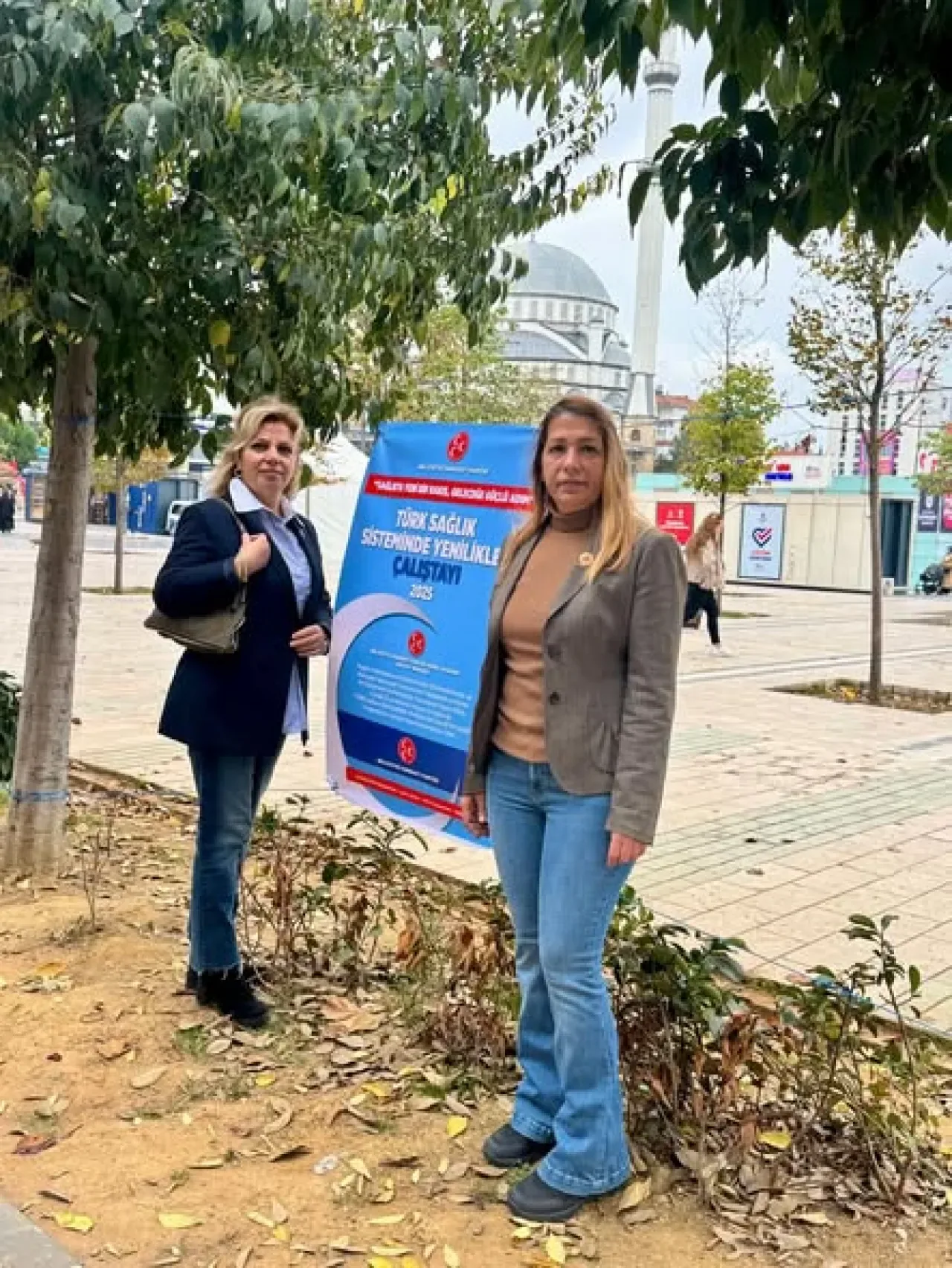 MHP Bağcılar'dan Sağlık Sisteminde Yenilikler Çalıştayı'na Destek Pankartları MHP Bağcılar'dan Sağlık Sisteminde Yenilikler Çalıştayı'na Destek Pankartları