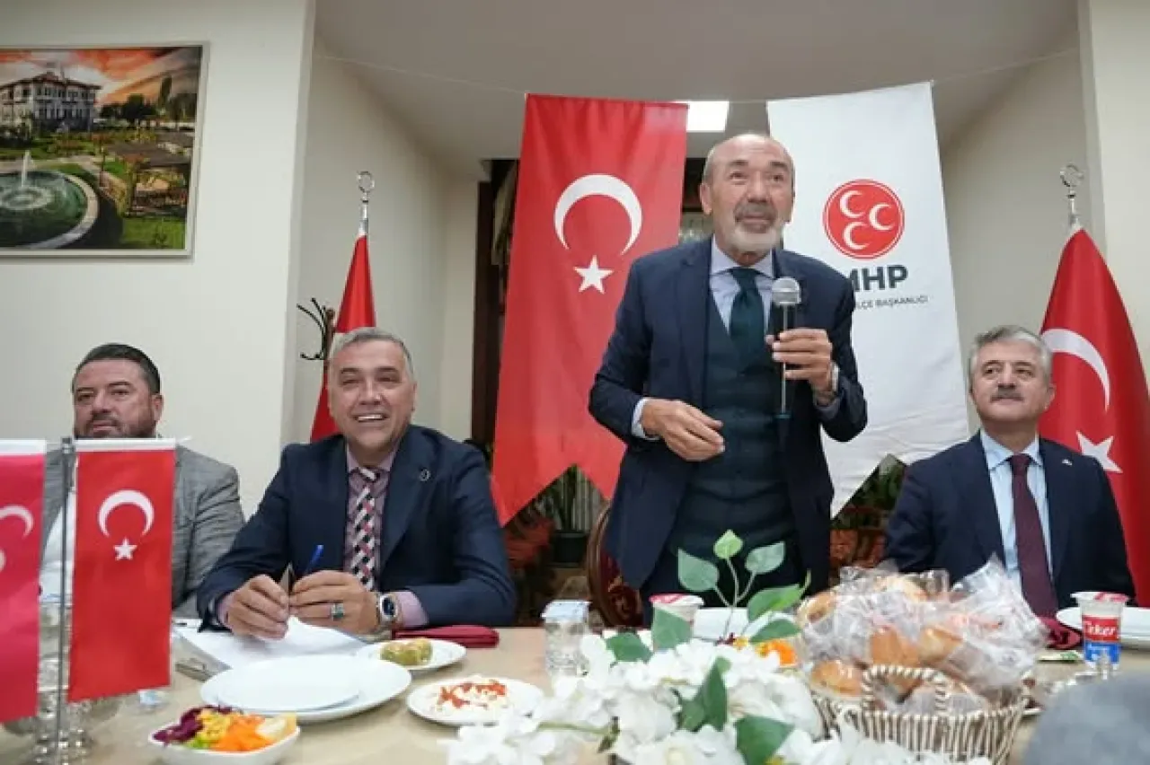 MHP'li Yıldırım ve Doğan, Sincan'da Muhtarlarla Bir Araya Geldi MHP'li Yıldırım ve Doğan, Sincan'da Muhtarlarla Bir Araya Geldi