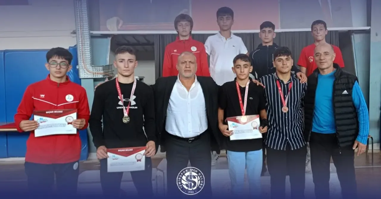İzmirspor, Gençler Güreş İl Birinciliği'nde Madalya Yağdırdı İzmirspor, Gençler Güreş İl Birinciliği'nde Madalya Yağdırdı
