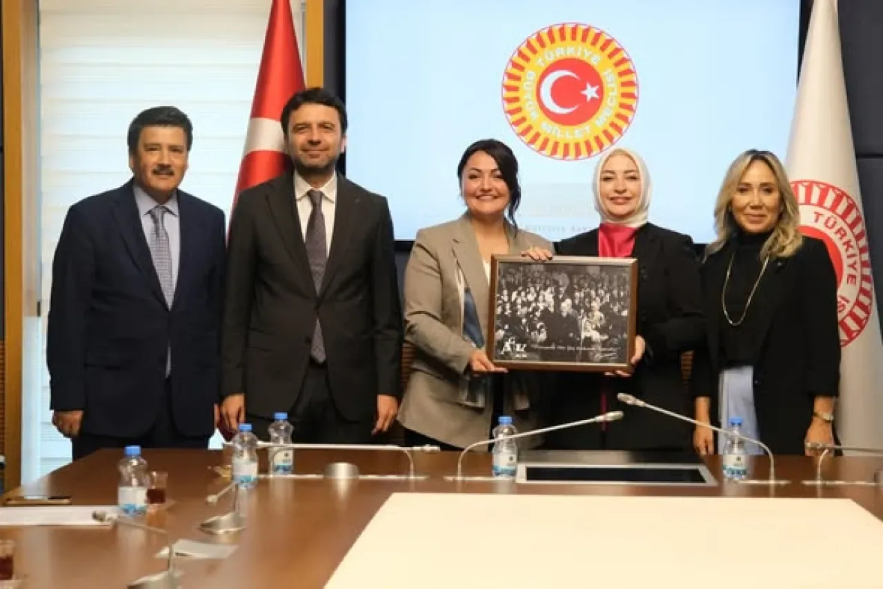 Antalya Milletvekili Mustafa KÖSE, AGİKAD Yönetimi ile Bir Araya Geldi Antalya Milletvekili Mustafa KÖSE, AGİKAD Yönetimi ile Bir Araya Geldi