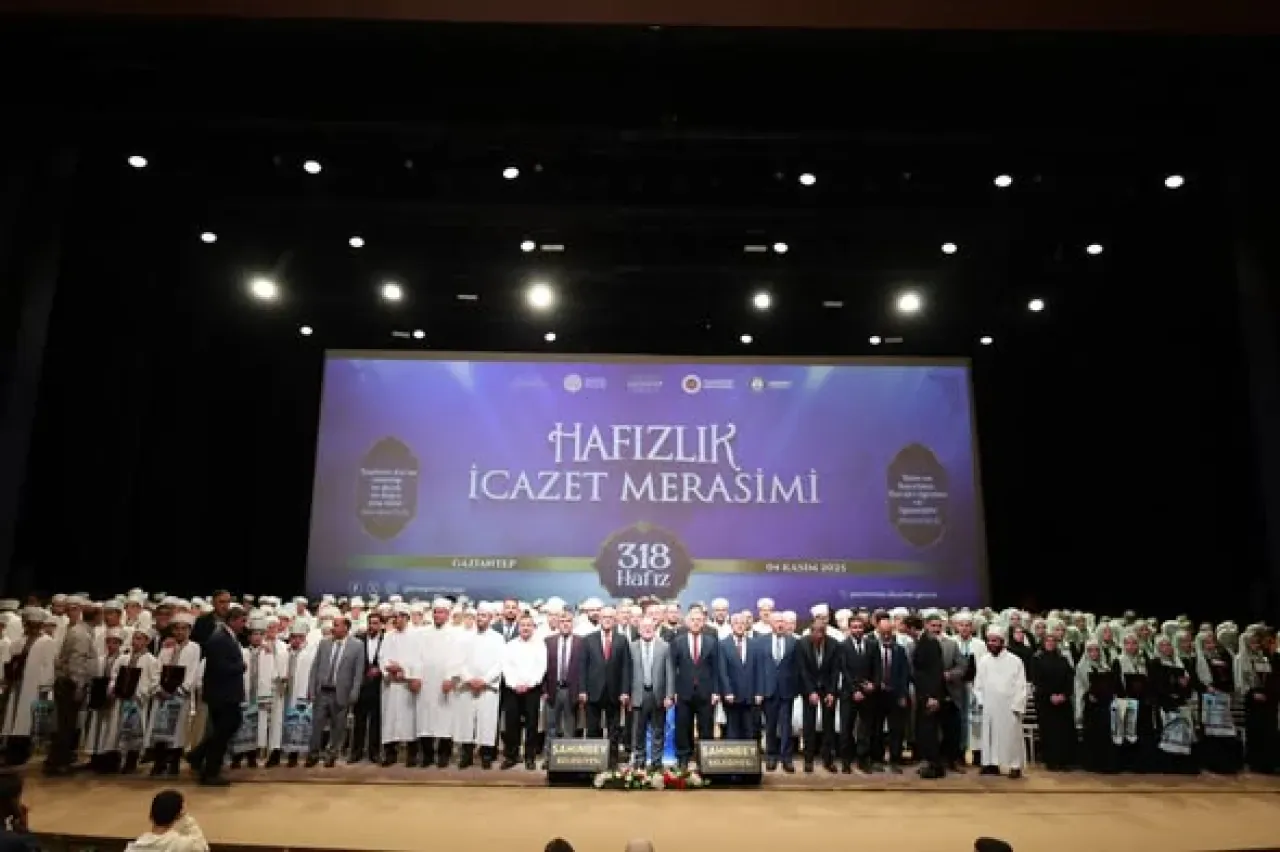 Gaziantep'te 318 Öğrenci Hafızlık İcazetlerini Aldı Gaziantep'te 318 Öğrenci Hafızlık İcazetlerini Aldı