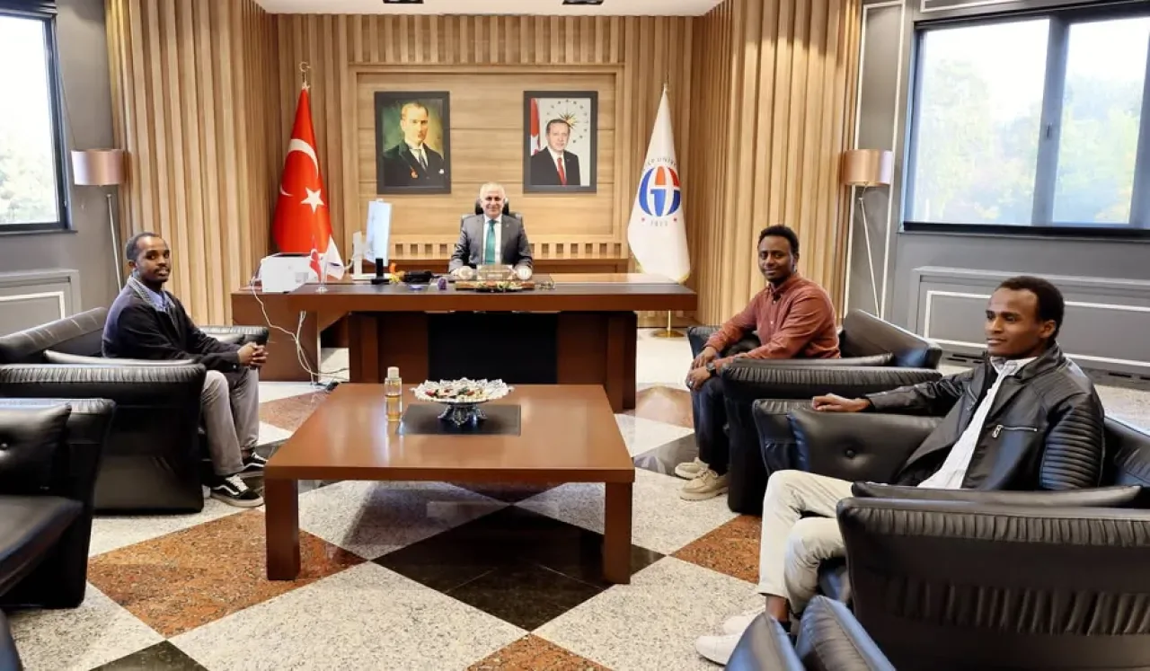 GAÜN Rektörü Prof. Dr. Sait Mesut Doğan, Uluslararası Öğrencilerle Buluştu GAÜN Rektörü Prof. Dr. Sait Mesut Doğan, Uluslararası Öğrencilerle Buluştu