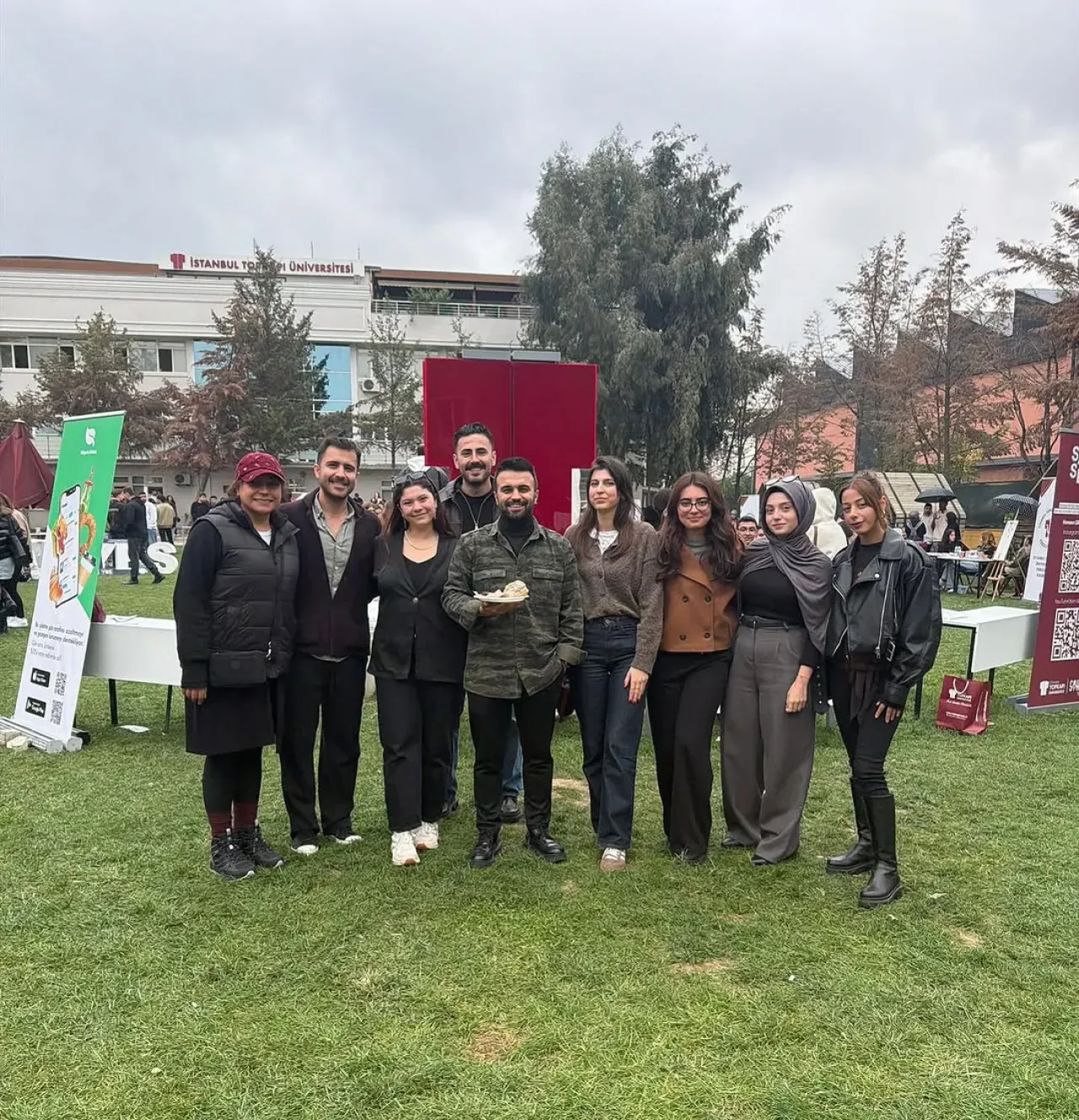 Kulüp Tanıtım Günleri'nde Daire Başkan Yardımcısının Doğum Günü Kutlaması Kulüp Tanıtım Günleri'nde Daire Başkan Yardımcısının Doğum Günü Kutlaması
