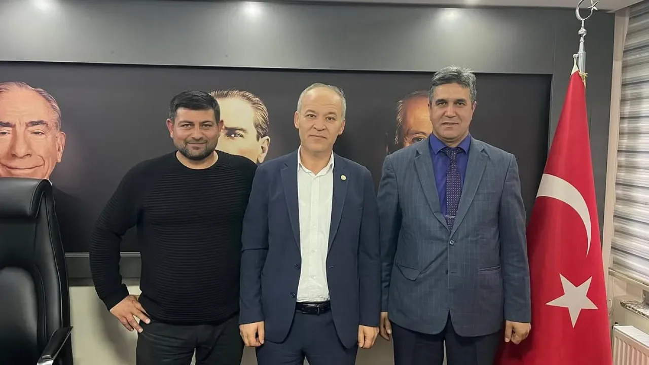 MHP Balıkesir İl Başkanlığı'na İş İnsanı Ziyareti MHP Balıkesir İl Başkanlığı'na İş İnsanı Ziyareti