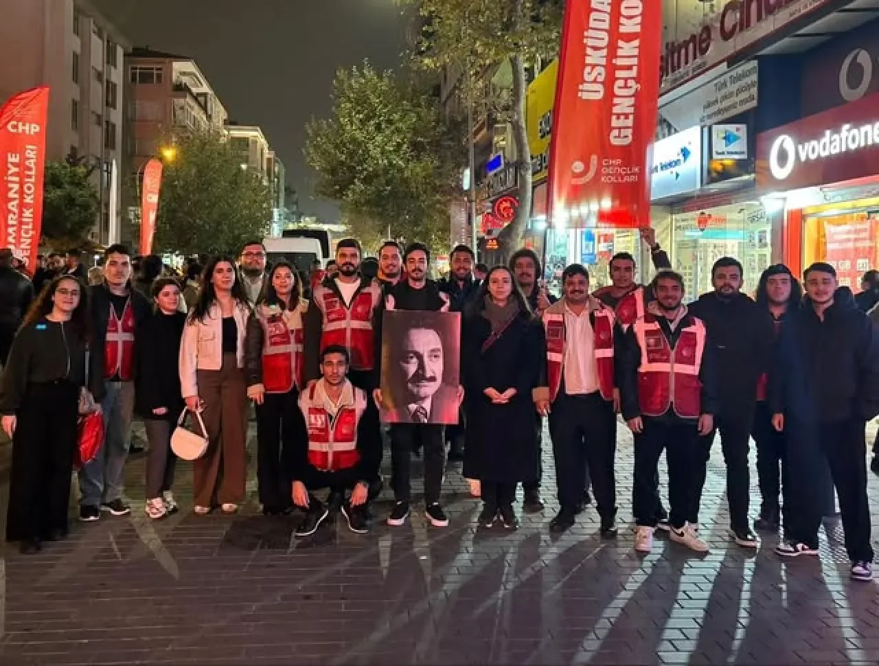 CHP Üsküdar Gençlik Kolları Ümraniye'de Coşkulu Mitinge Katıldı CHP Üsküdar Gençlik Kolları Ümraniye'de Coşkulu Mitinge Katıldı