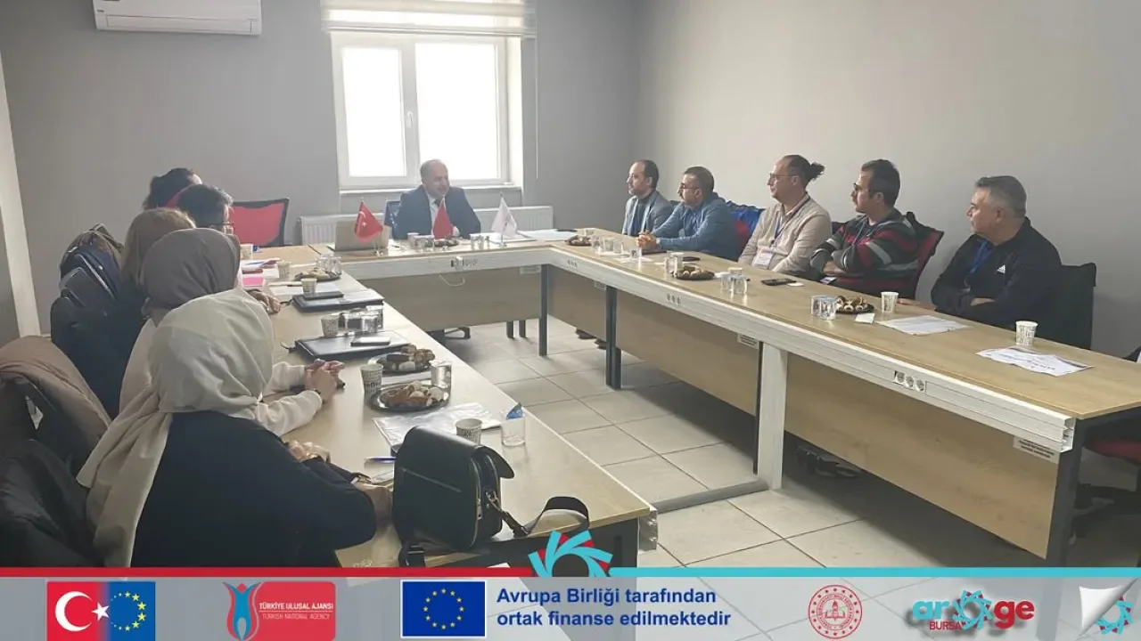 Bursa'da Erasmus Yetişkin Eğitimi Konsorsiyumu Hareketlilik Öncesi Hazırlık Toplantısı Bursa'da Erasmus Yetişkin Eğitimi Konsorsiyumu Hareketlilik Öncesi Hazırlık Toplantısı