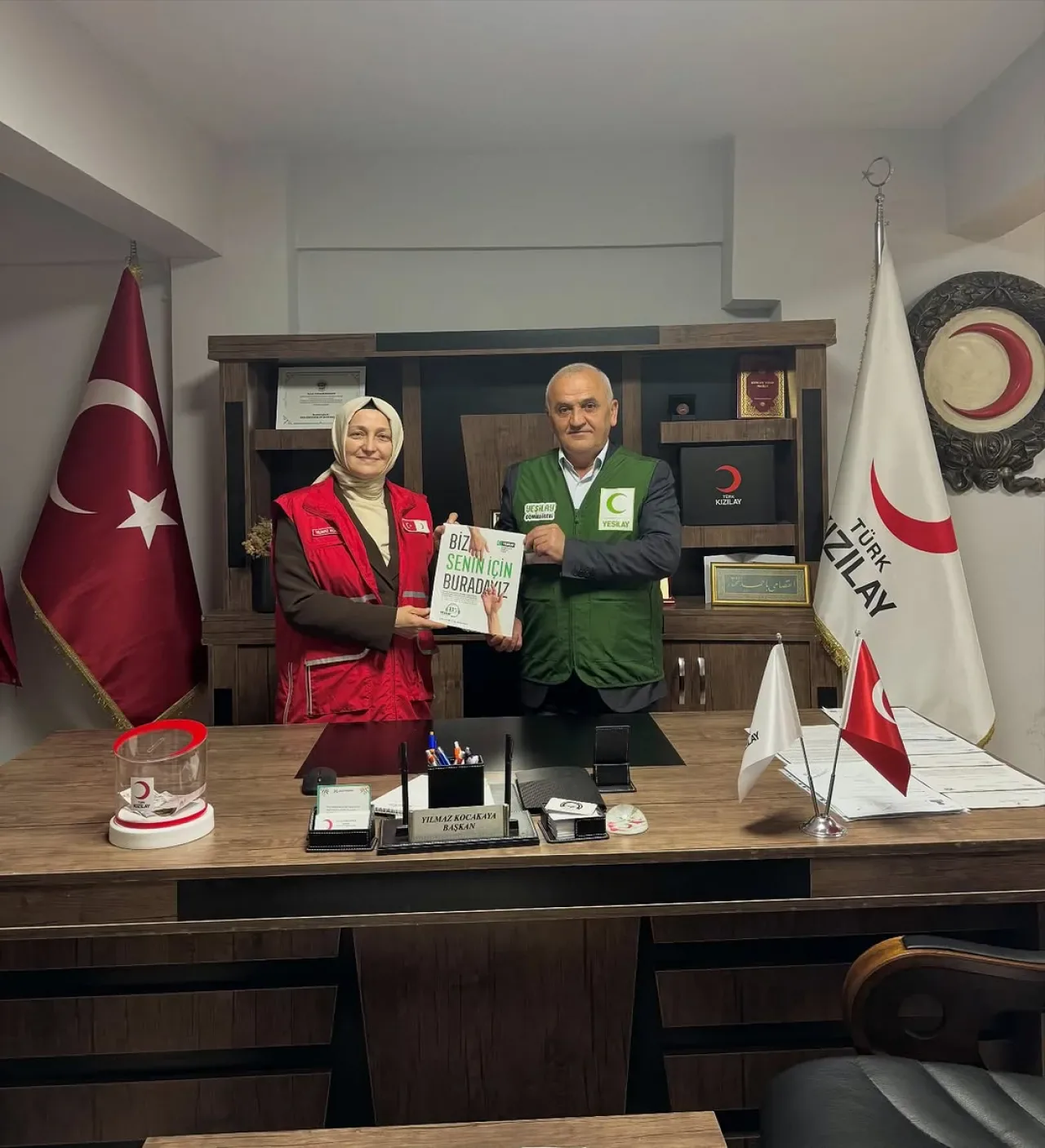 Esenler'de Kızılay ve Yeşilay'dan Dayanışma ve İş Birliği Görüşmesi Esenler'de Kızılay ve Yeşilay'dan Dayanışma ve İş Birliği Görüşmesi