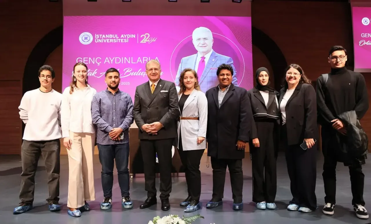 İstanbul Aydın Üniversitesi'nde Öğrenci Merkezli Yönetim Anlayışı İstanbul Aydın Üniversitesi'nde Öğrenci Merkezli Yönetim Anlayışı