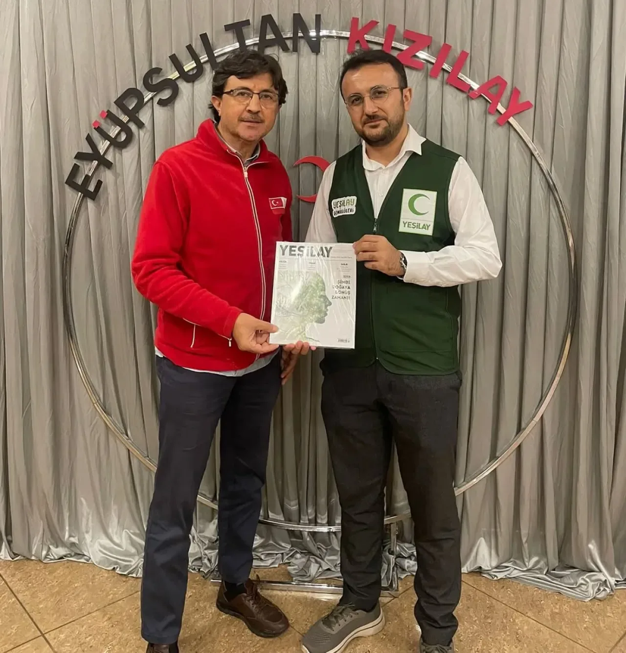 Kızılay ve Yeşilay'dan Anlamlı Hafta Ziyareti: İnsanlık İçin Birlik Mesajı Kızılay ve Yeşilay'dan Anlamlı Hafta Ziyareti: İnsanlık İçin Birlik Mesajı