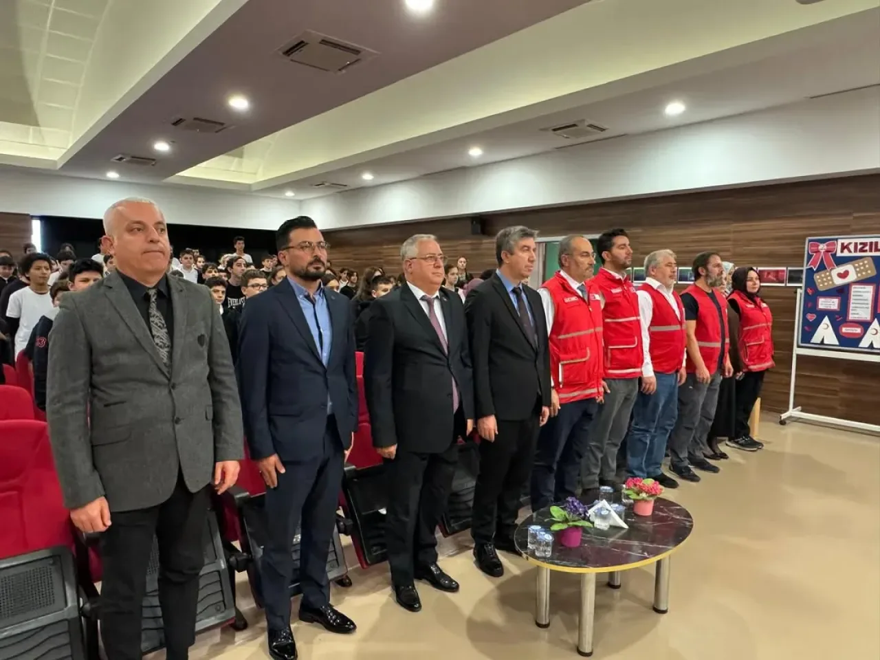Kadıköy'de Kızılay Haftası Coşkusu: Melahat Şefizade Ortaokulu'ndan Anlamlı Program Kadıköy'de Kızılay Haftası Coşkusu: Melahat Şefizade Ortaokulu'ndan Anlamlı Program