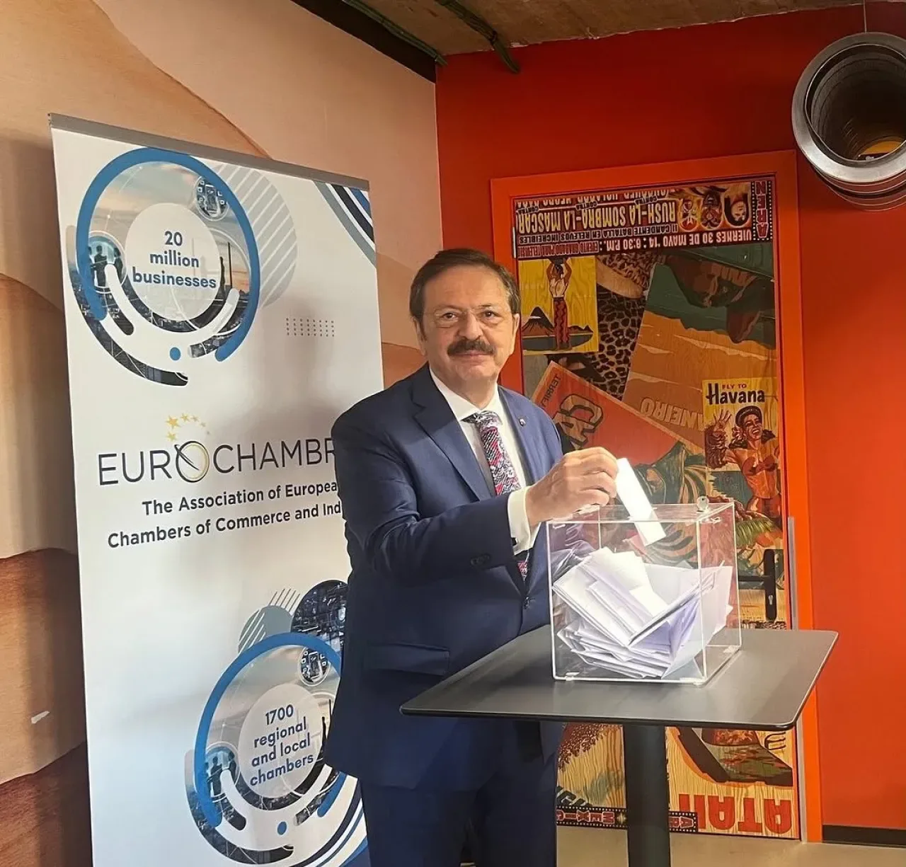 TOBB Başkanı Hisarcıklıoğlu, Eurochambres Başkan Vekilliğine Yeniden Seçildi TOBB Başkanı Hisarcıklıoğlu, Eurochambres Başkan Vekilliğine Yeniden Seçildi