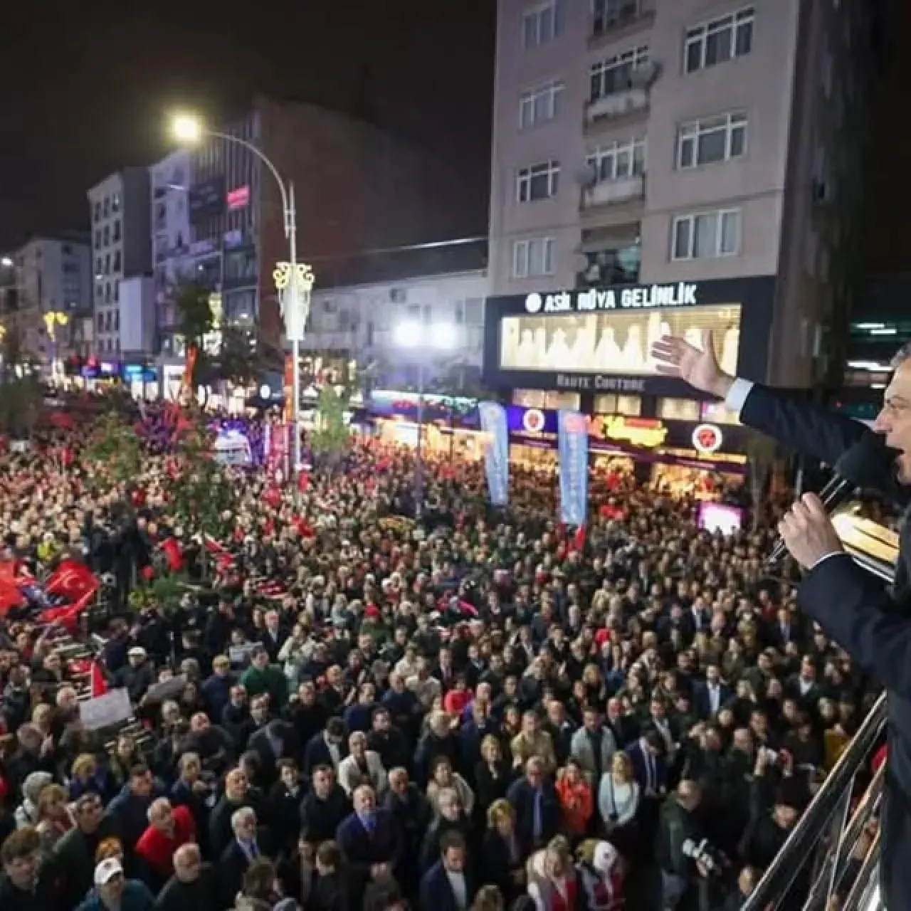 Cumhuriyet Halk Partisi Esenler Kadın Kolu, Özgür Özel ve Ekrem İmamoğlu Öncülüğünde Buluştu Cumhuriyet Halk Partisi Esenler Kadın Kolu, Özgür Özel ve Ekrem İmamoğlu Öncülüğünde Buluştu