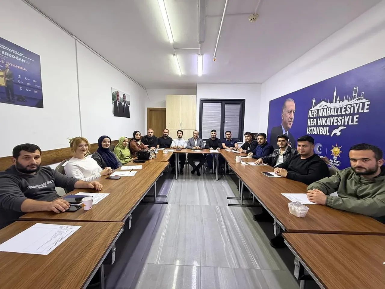 AK Parti Gençlik Kolları Avcılar'da Yoğunlaştırılmış Değerlendirme Toplantısı AK Parti Gençlik Kolları Avcılar'da Yoğunlaştırılmış Değerlendirme Toplantısı