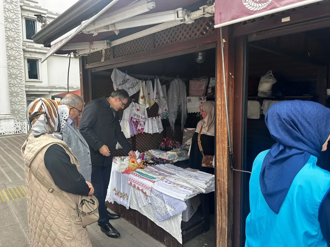 Bağcılar'da "1 Mont 1 Bot" Projesi İçin Anlamlı Kermes Düzenlendi Bağcılar'da "1 Mont 1 Bot" Projesi İçin Anlamlı Kermes Düzenlendi