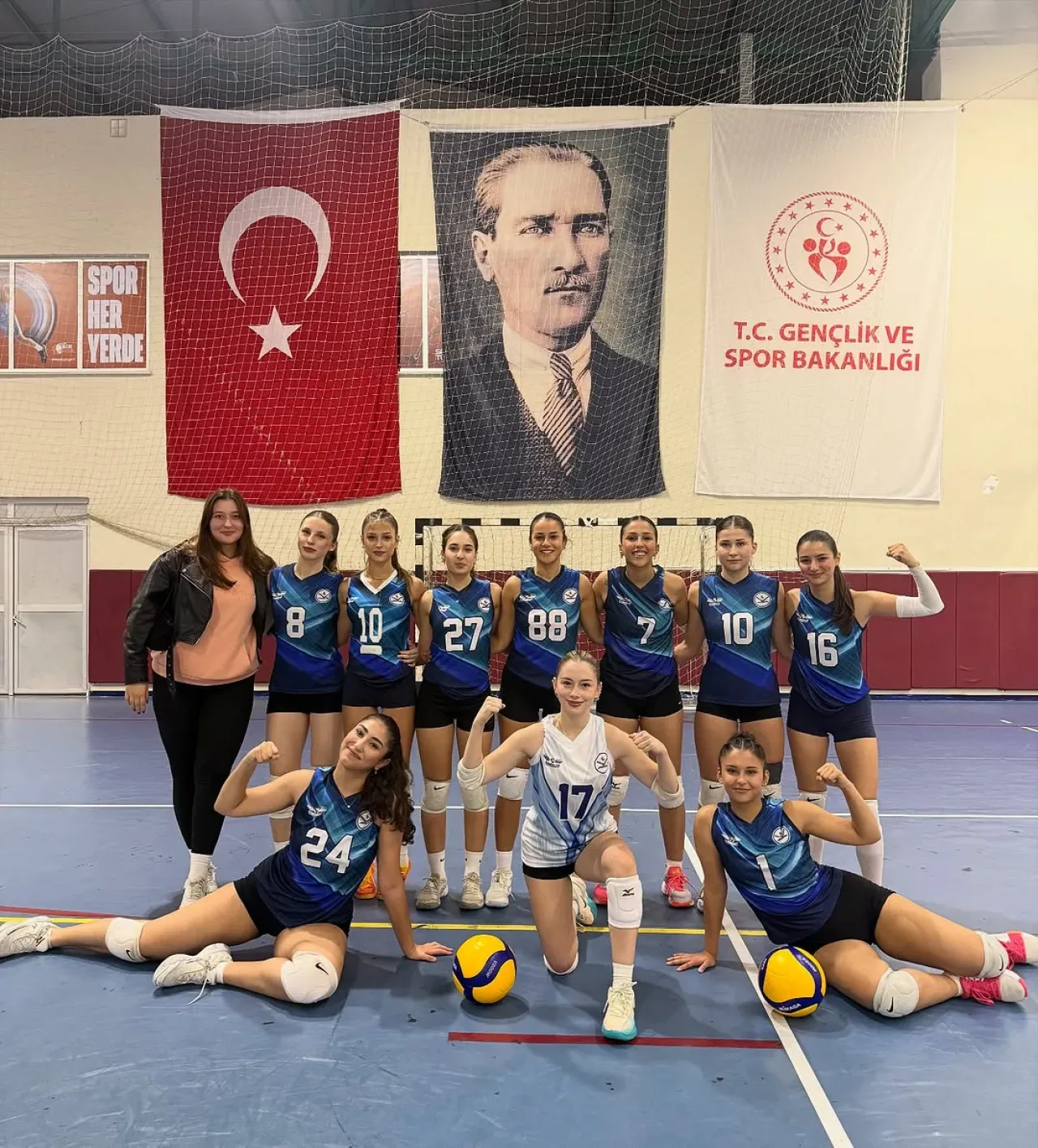 Küçükçekmece Voleybol, Genç Takımıyla Namağlup Şekilde Sahaından Galibiyetle Ayrıldı Küçükçekmece Voleybol, Genç Takımıyla Namağlup Şekilde Sahaından Galibiyetle Ayrıldı