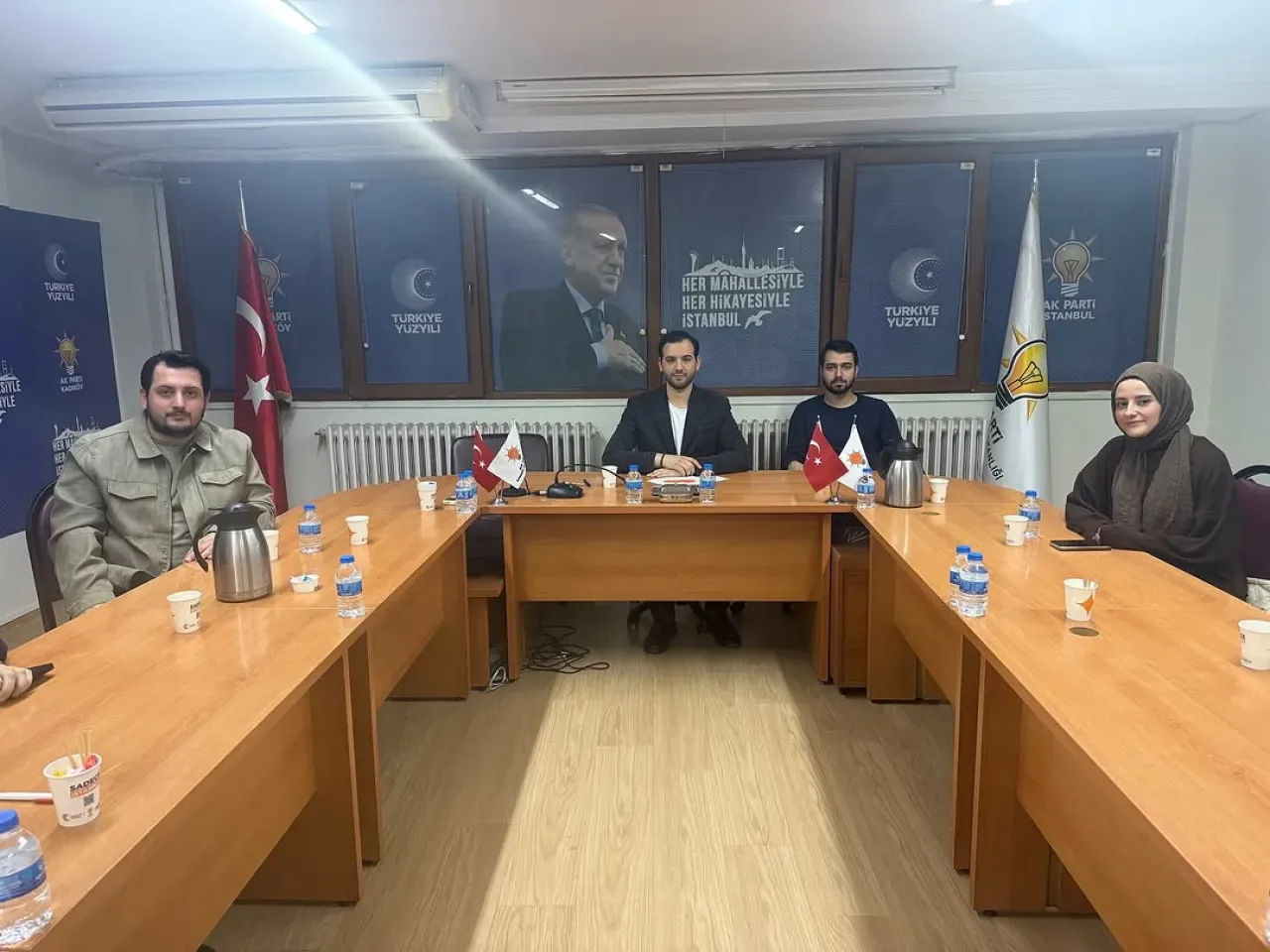AK Parti Kadıköy Gençlik Kolları Yönetim Kurulu Toplantısı Gerçekleştirildi AK Parti Kadıköy Gençlik Kolları Yönetim Kurulu Toplantısı Gerçekleştirildi
