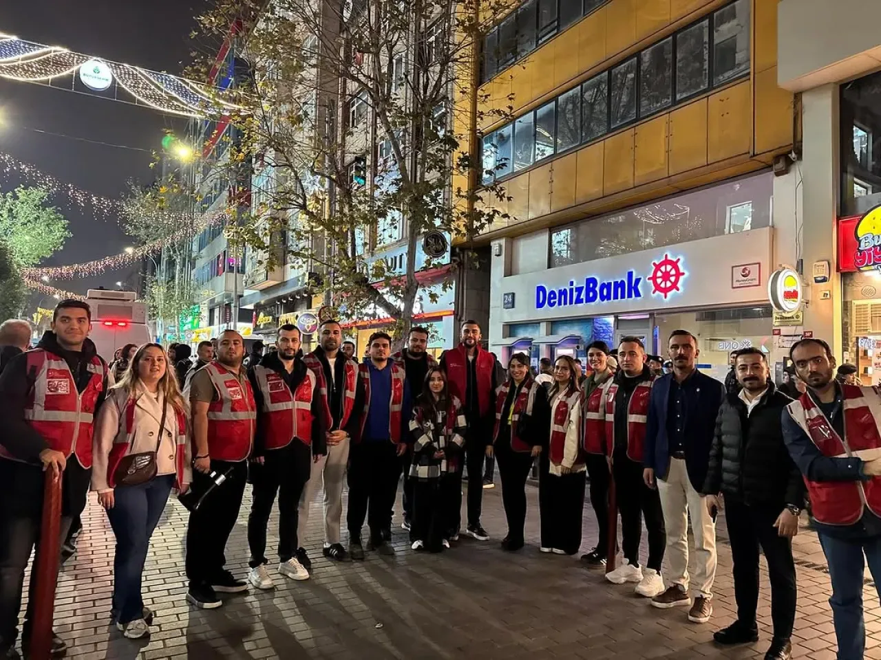 Kartal CHP Gençlik Kolları, Ümraniye'de Adalet ve Demokrasi İçin Meydanda Kartal CHP Gençlik Kolları, Ümraniye'de Adalet ve Demokrasi İçin Meydanda