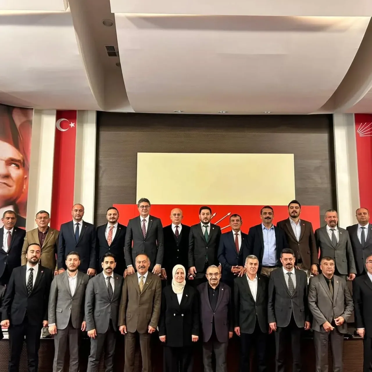 CHP'de Yeni Dönem: Ankara'nın Çubuk İlçesinde Görev Devir Teslim Toplantısı Gerçekleştirildi CHP'de Yeni Dönem: Ankara'nın Çubuk İlçesinde Görev Devir Teslim Toplantısı Gerçekleştirildi