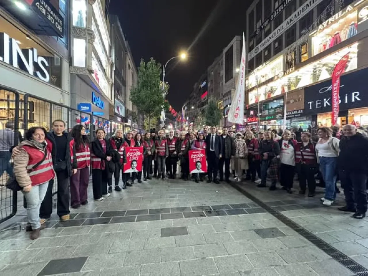 Cumhurbaşkanı Adayı İmamoğlu ve Özgür Özel, Ümraniye'de "Özgürlük" Vurgusuyla Miting Düzenledi Cumhurbaşkanı Adayı İmamoğlu ve Özgür Özel, Ümraniye'de "Özgürlük" Vurgusuyla Miting Düzenledi