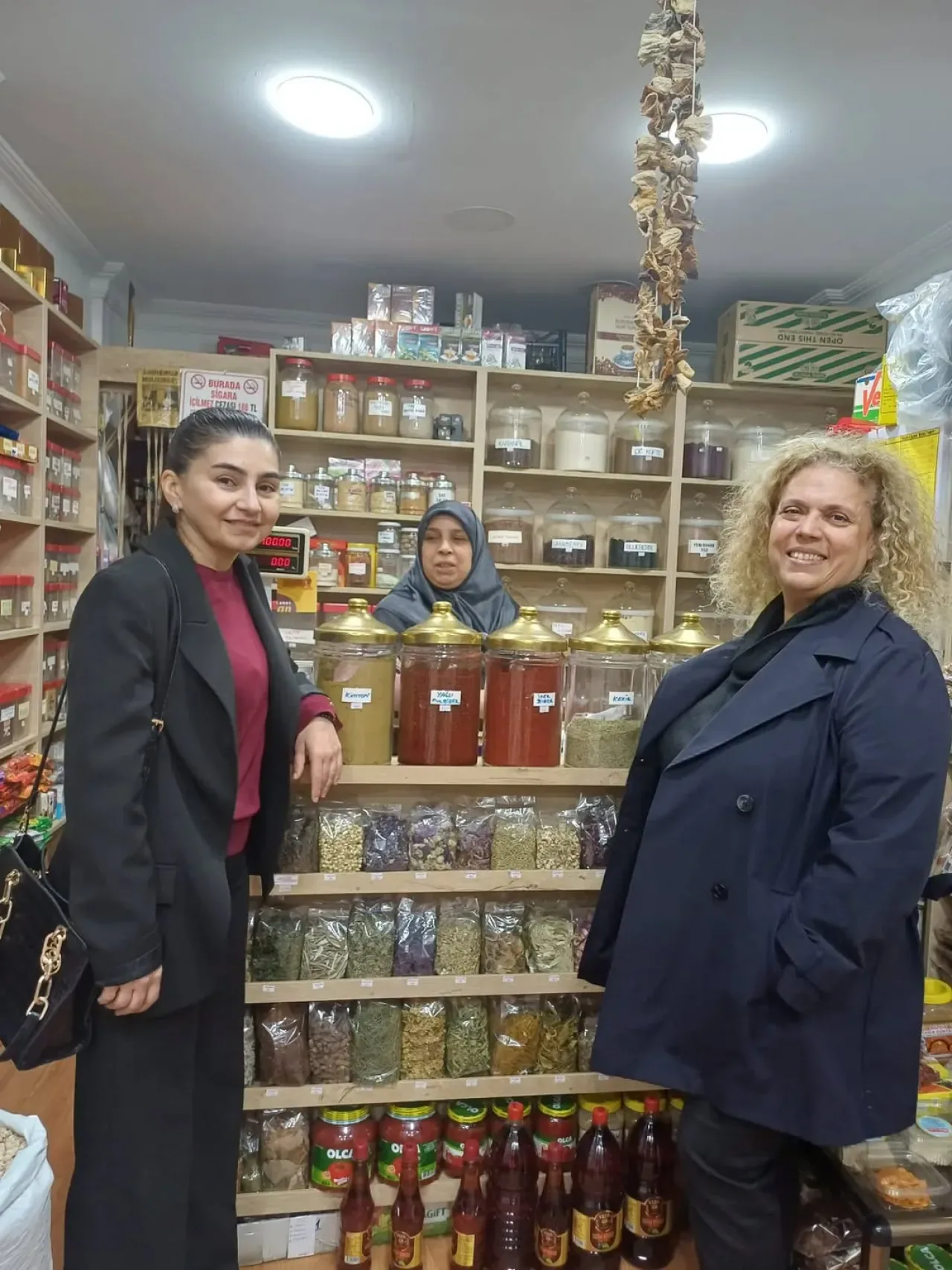 AK Parti İstanbul Kadın Kolları Maltepe'de Kadın Esnaf Ziyareti Gerçekleştirdi AK Parti İstanbul Kadın Kolları Maltepe'de Kadın Esnaf Ziyareti Gerçekleştirdi