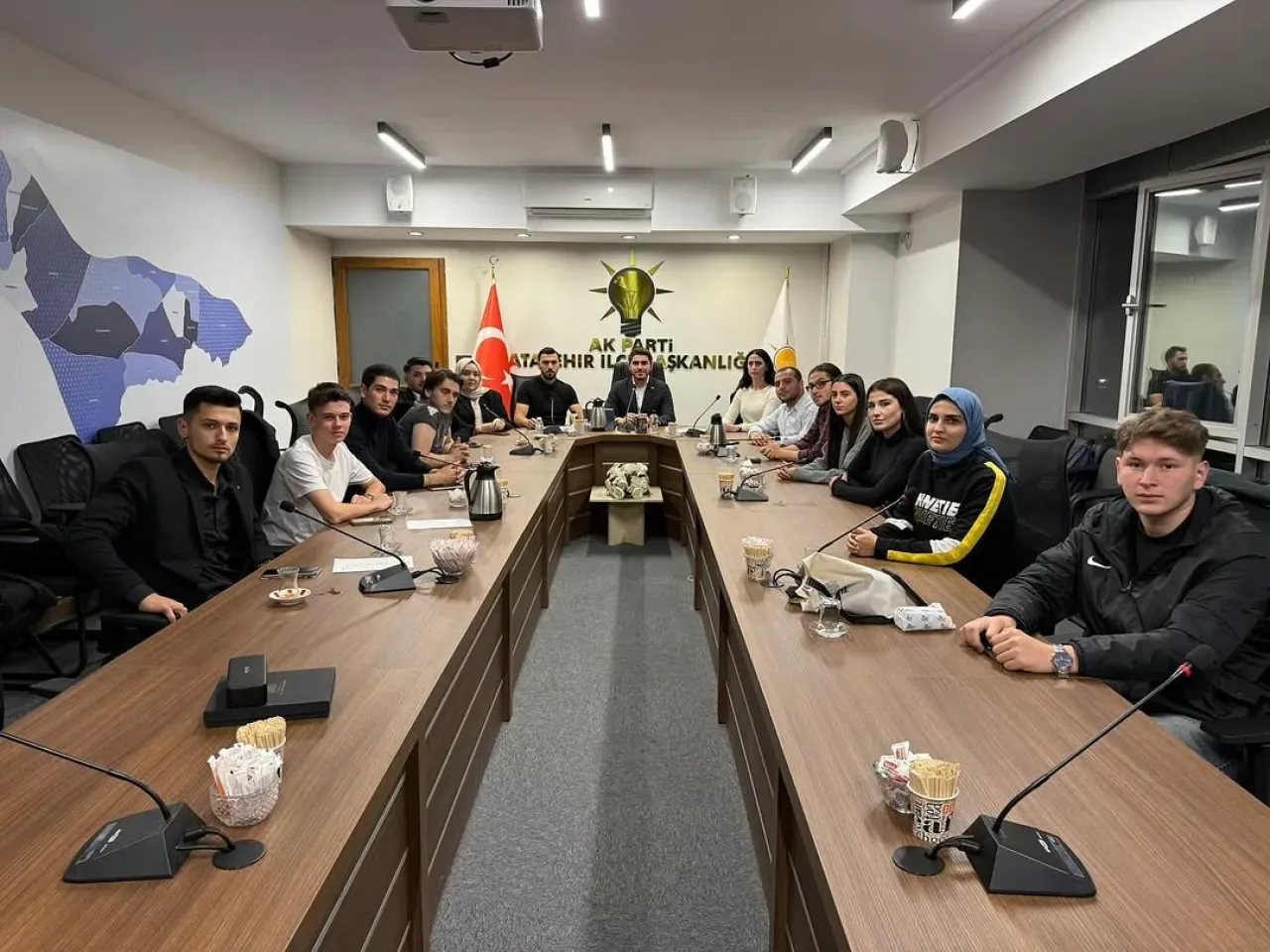 Ataşehir'de AK Parti Gençlik Kolları'ndan Yönetim Kurulu Toplantısı Ataşehir'de AK Parti Gençlik Kolları'ndan Yönetim Kurulu Toplantısı