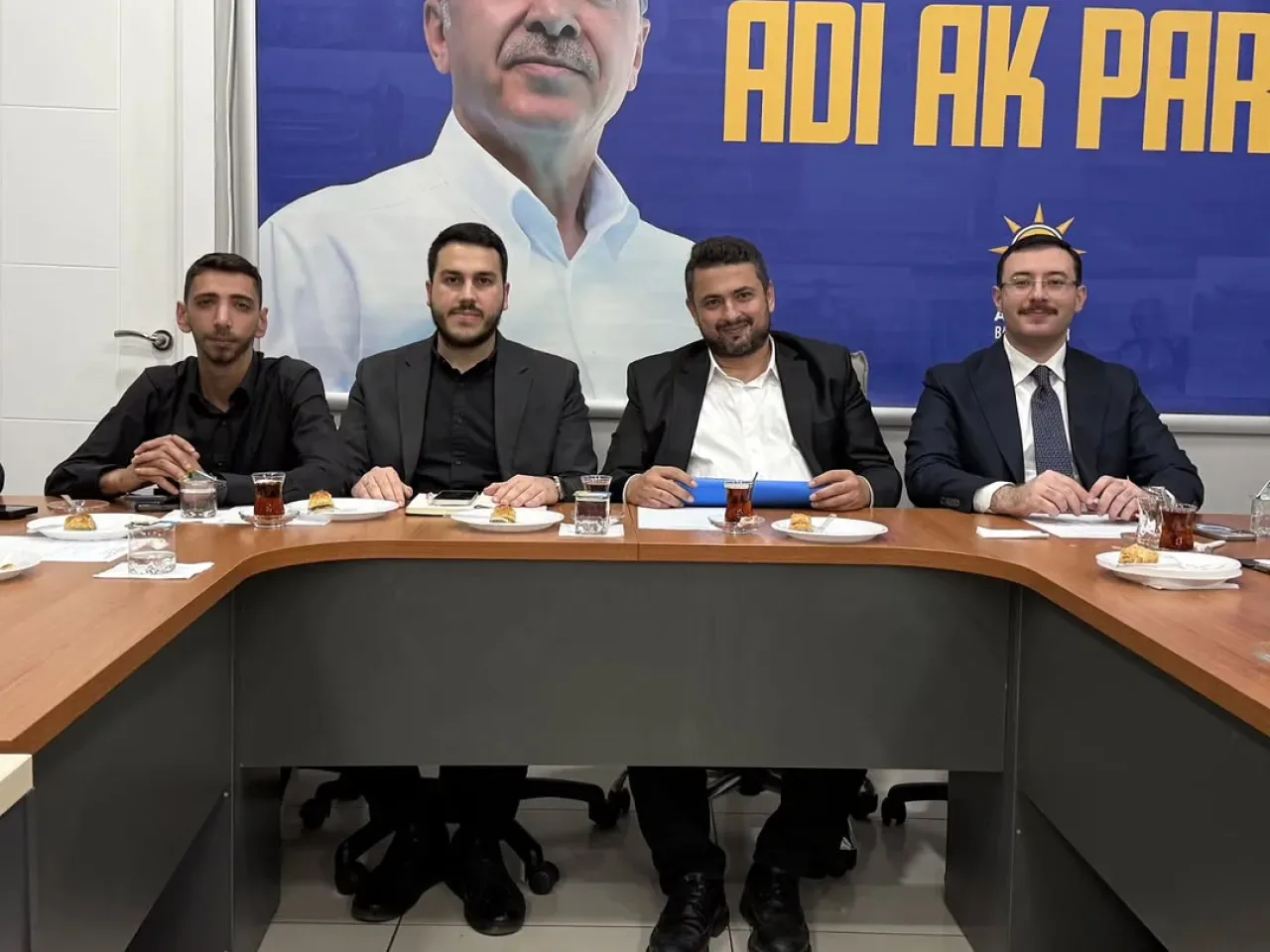 AK Parti Bahçelievler Gençlik Kolları Haftalık Değerlendirme Toplantısını Gerçekleştirdi AK Parti Bahçelievler Gençlik Kolları Haftalık Değerlendirme Toplantısını Gerçekleştirdi