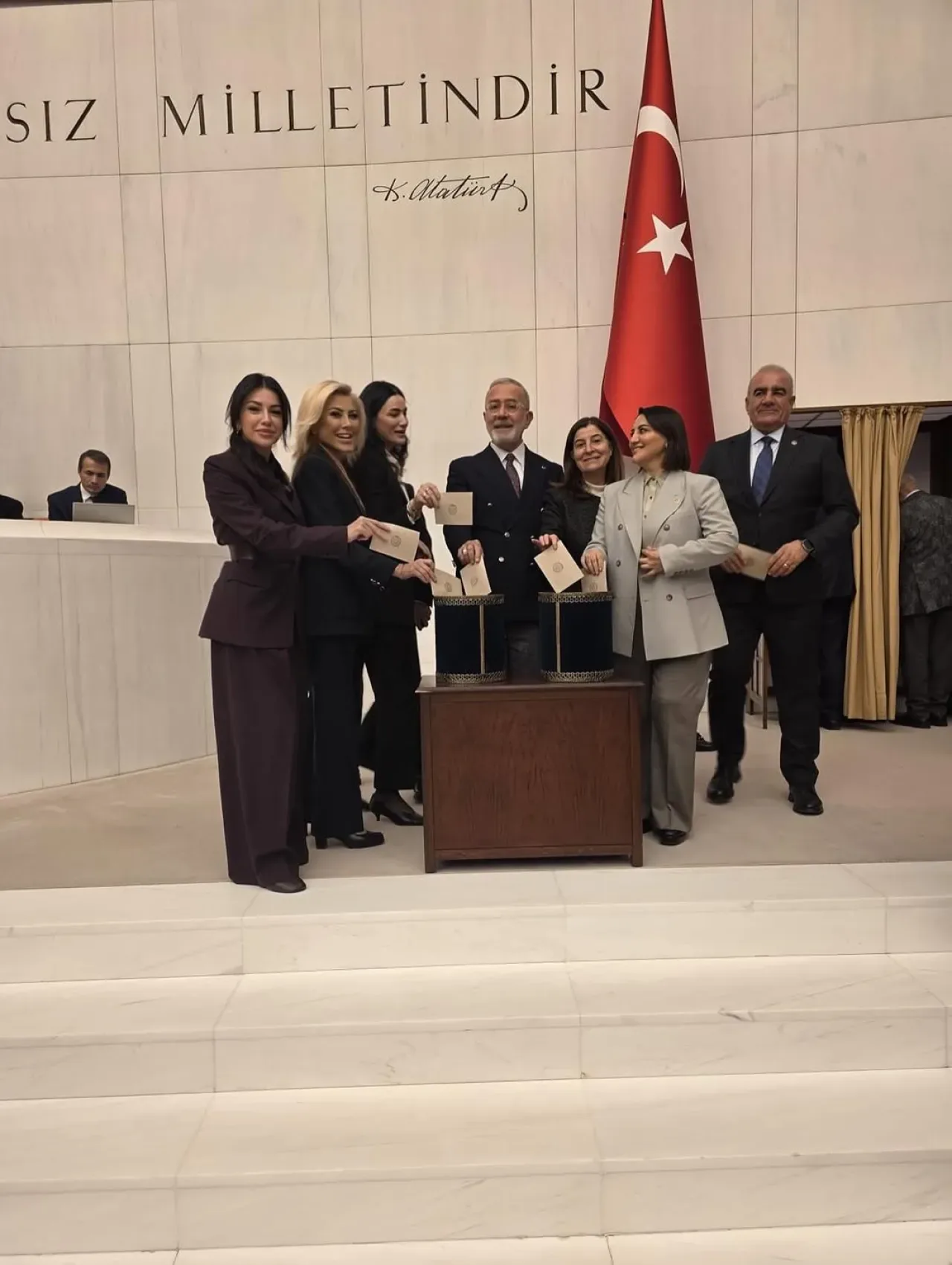 AK Parti'li Nilhan Ayan, HSK Üye Seçimi Hakkında Açıklama Yaptı AK Parti'li Nilhan Ayan, HSK Üye Seçimi Hakkında Açıklama Yaptı