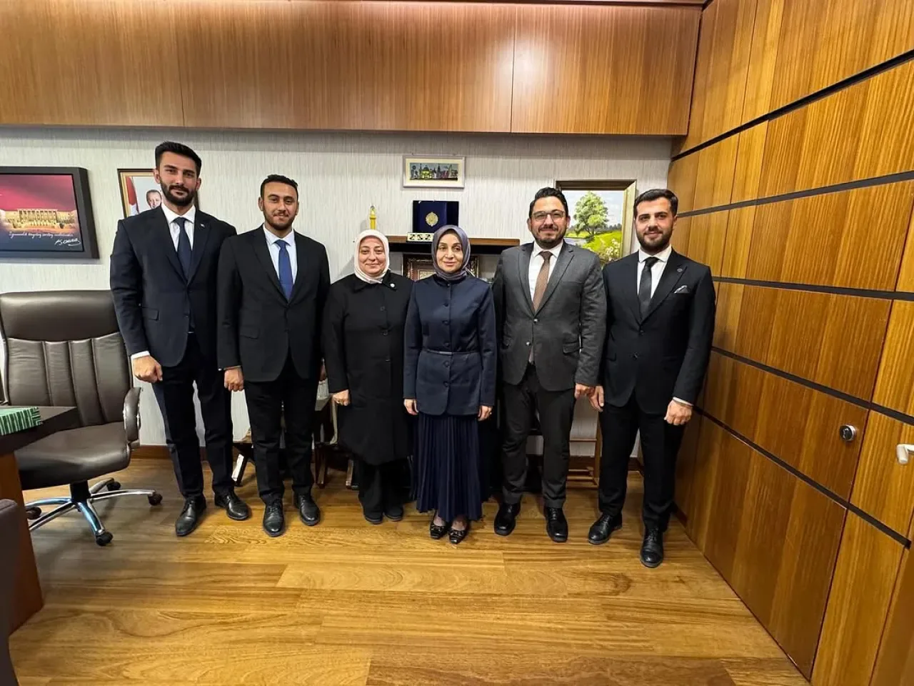 AK Partili Milletvekili'nden Göç ve Diaspora Vakfı Ziyareti AK Partili Milletvekili'nden Göç ve Diaspora Vakfı Ziyareti