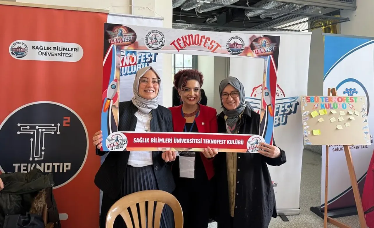 SBÜ Hamidiye Tıp Fakültesi'nde Kulüp Tanıtım Günleri Coşkusu SBÜ Hamidiye Tıp Fakültesi'nde Kulüp Tanıtım Günleri Coşkusu