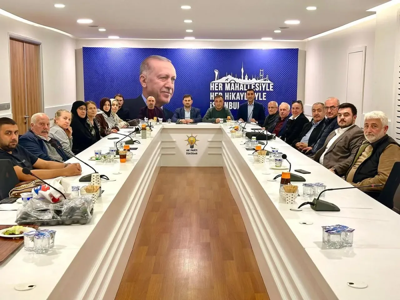 AK Parti Üsküdar'da Saha Çalışmalarına Hız Kesmeden Devam Ediyor AK Parti Üsküdar'da Saha Çalışmalarına Hız Kesmeden Devam Ediyor
