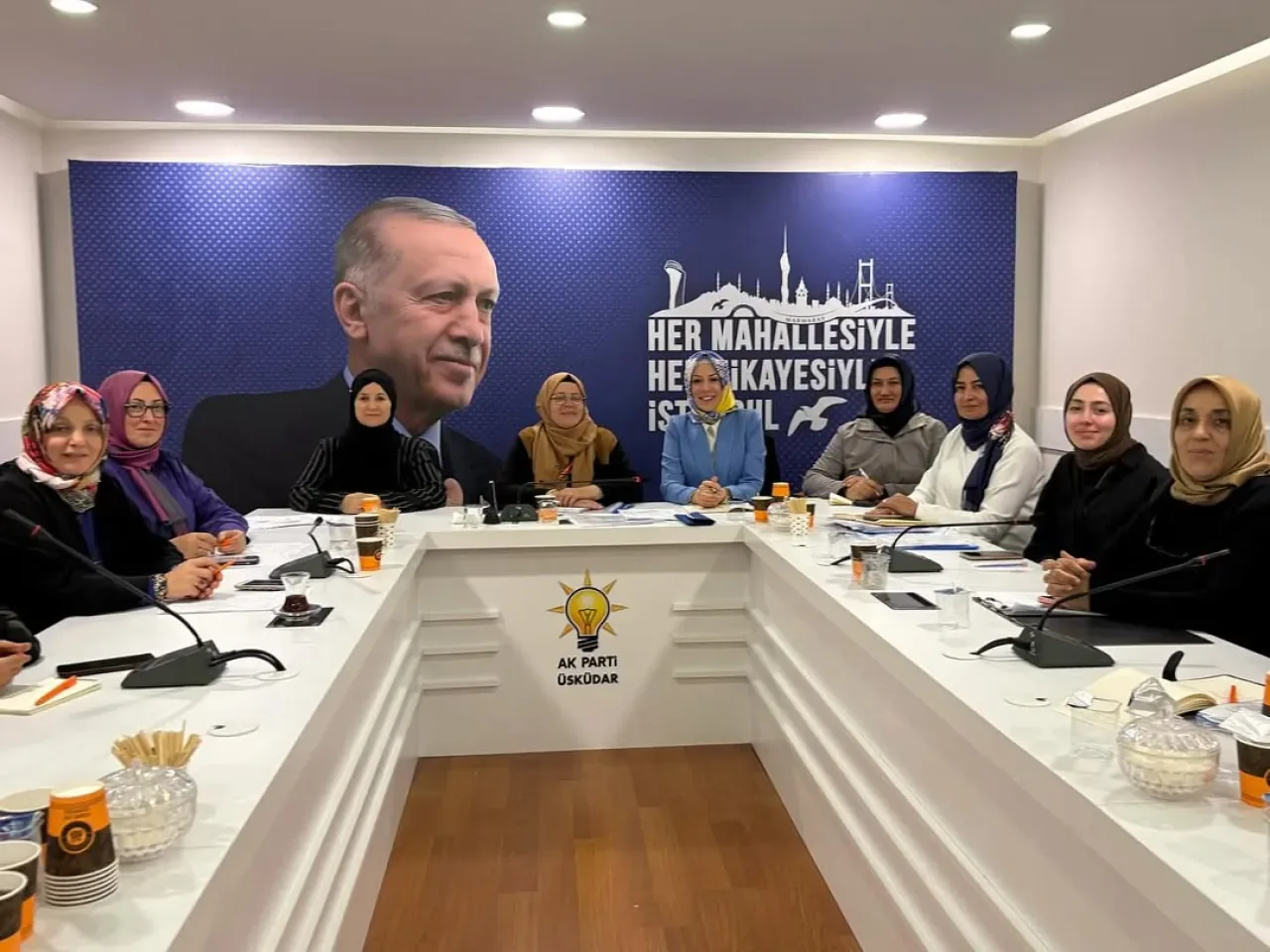 AK Parti Üsküdar Kadın Kolları'ndan Yönetim Kurulu Toplantısı AK Parti Üsküdar Kadın Kolları'ndan Yönetim Kurulu Toplantısı
