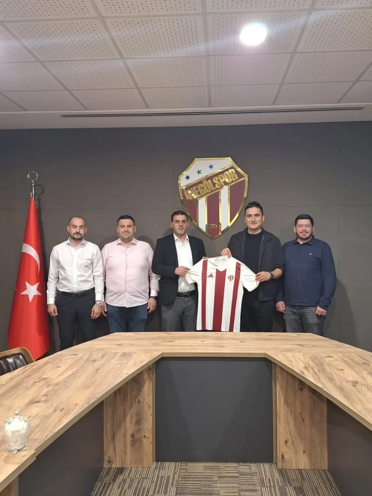 Bursa İnegölspor, Karadeniz Ereğli Belediye Spor Heyetini Ağırladı Bursa İnegölspor, Karadeniz Ereğli Belediye Spor Heyetini Ağırladı