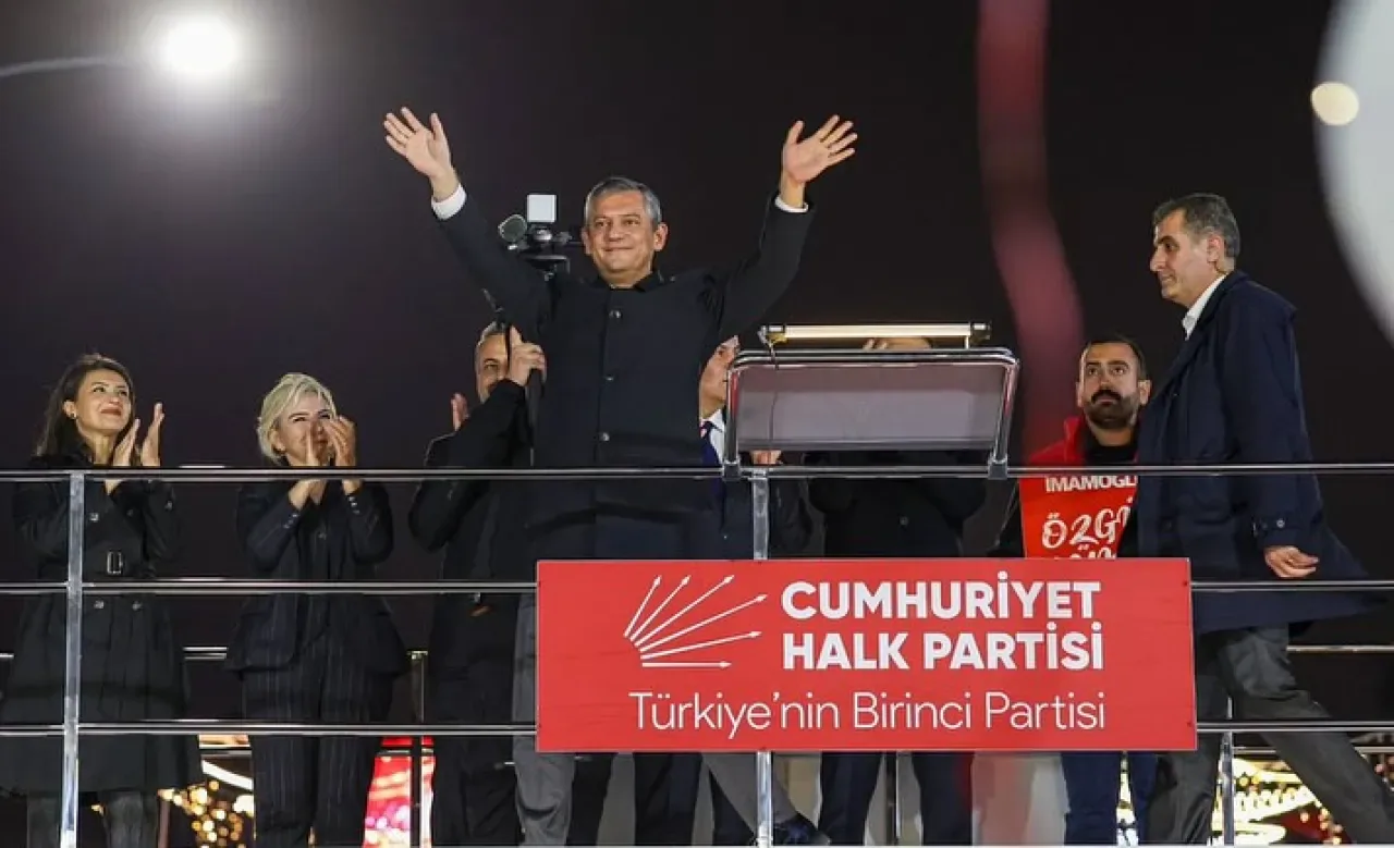 CHP'li Kadınlar Ümraniye Mitinginde Millet İradesine Sahip Çıkma Sözü Verdi CHP'li Kadınlar Ümraniye Mitinginde Millet İradesine Sahip Çıkma Sözü Verdi