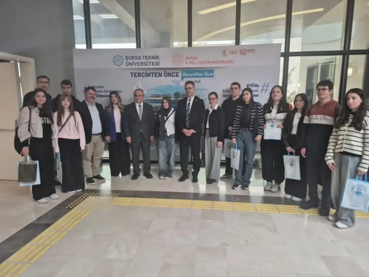 Bursa Teknik Üniversitesi'nden Lise Öğrencileri İçin Türkiye'de Bir İlk: "Tercihten Önce Üniversiteni Yaşa" Projesi Başladı Bursa Teknik Üniversitesi'nden Lise Öğrencileri İçin Türkiye'de Bir İlk: "Tercihten Önce Üniversiteni Yaşa" Projesi Başladı