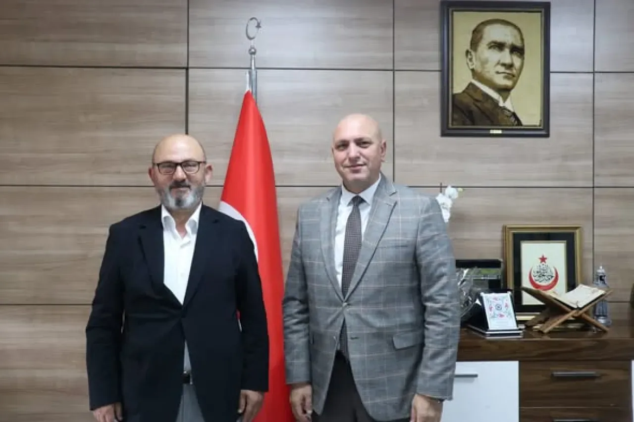 Yeşilay Başakşehir Şube Başkanı, İlçe Milli Eğitim Müdürü'nü Ziyaret Etti Yeşilay Başakşehir Şube Başkanı, İlçe Milli Eğitim Müdürü'nü Ziyaret Etti