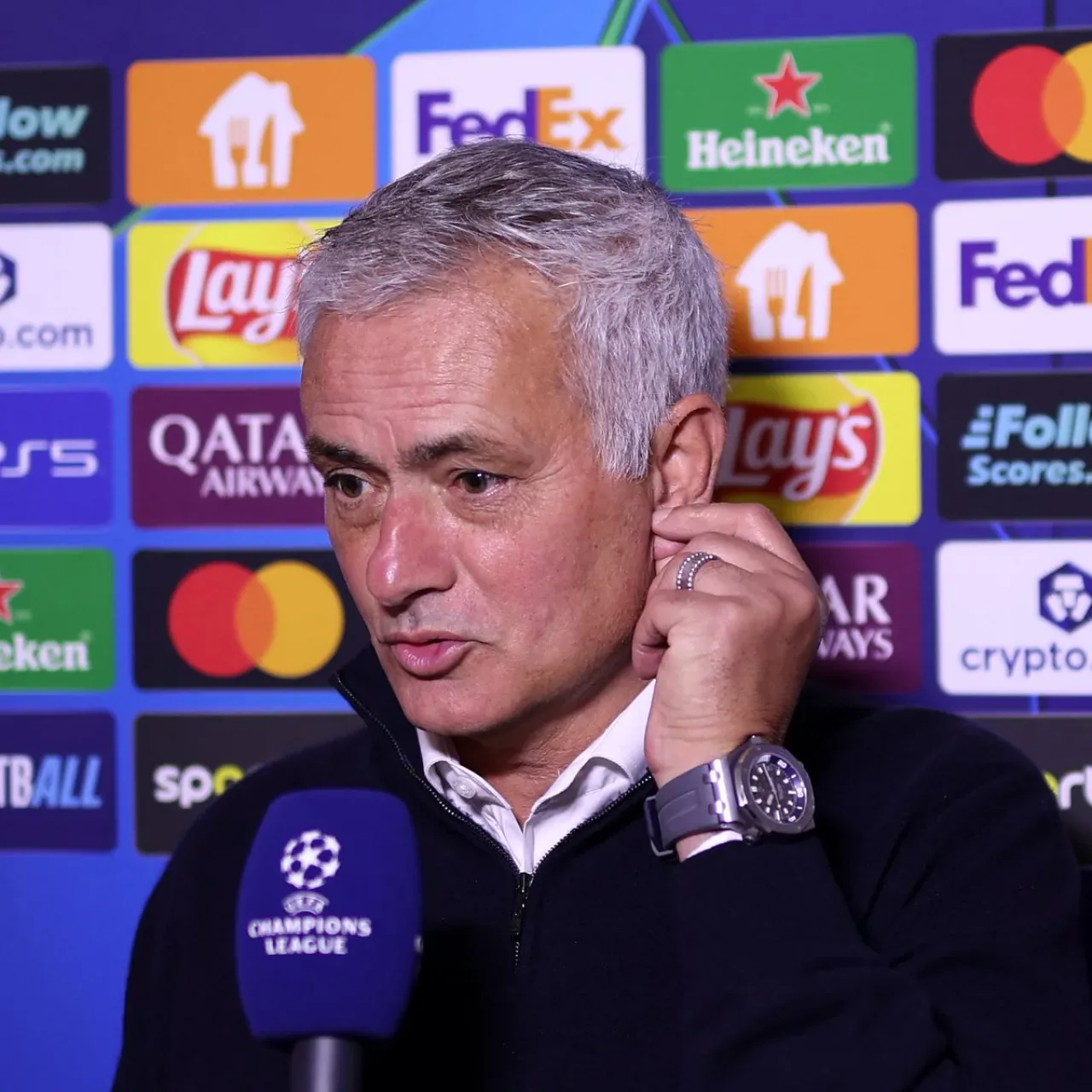 Mourinho'dan Hakem İtirafı: "Maçın Hakemi Bana Karşı Sevgi Beslemiyor" Mourinho'dan Hakem İtirafı: "Maçın Hakemi Bana Karşı Sevgi Beslemiyor"