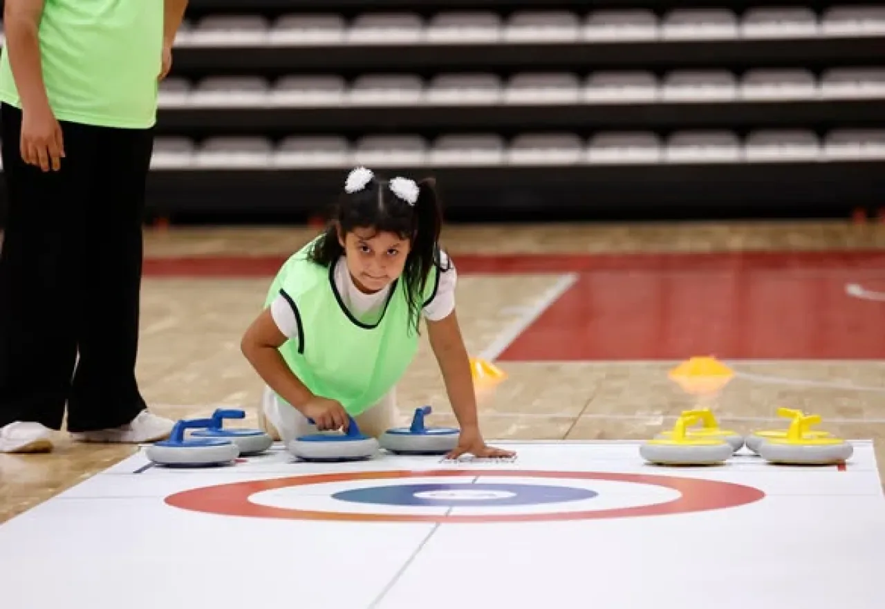 Antalya Büyükşehir, Kız Çocuklarını Floor Curling Sporuyla Tanıştırdı Antalya Büyükşehir, Kız Çocuklarını Floor Curling Sporuyla Tanıştırdı