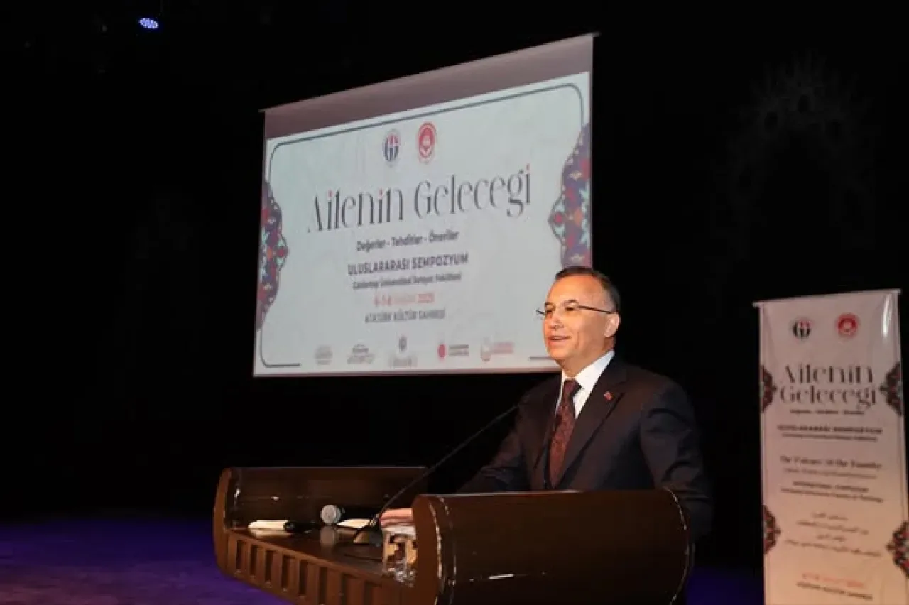 Gaziantep'te Ailenin Geleceği ve Tehditlerini Konuşan Uluslararası Sempozyum Düzenlendi Gaziantep'te Ailenin Geleceği ve Tehditlerini Konuşan Uluslararası Sempozyum Düzenlendi