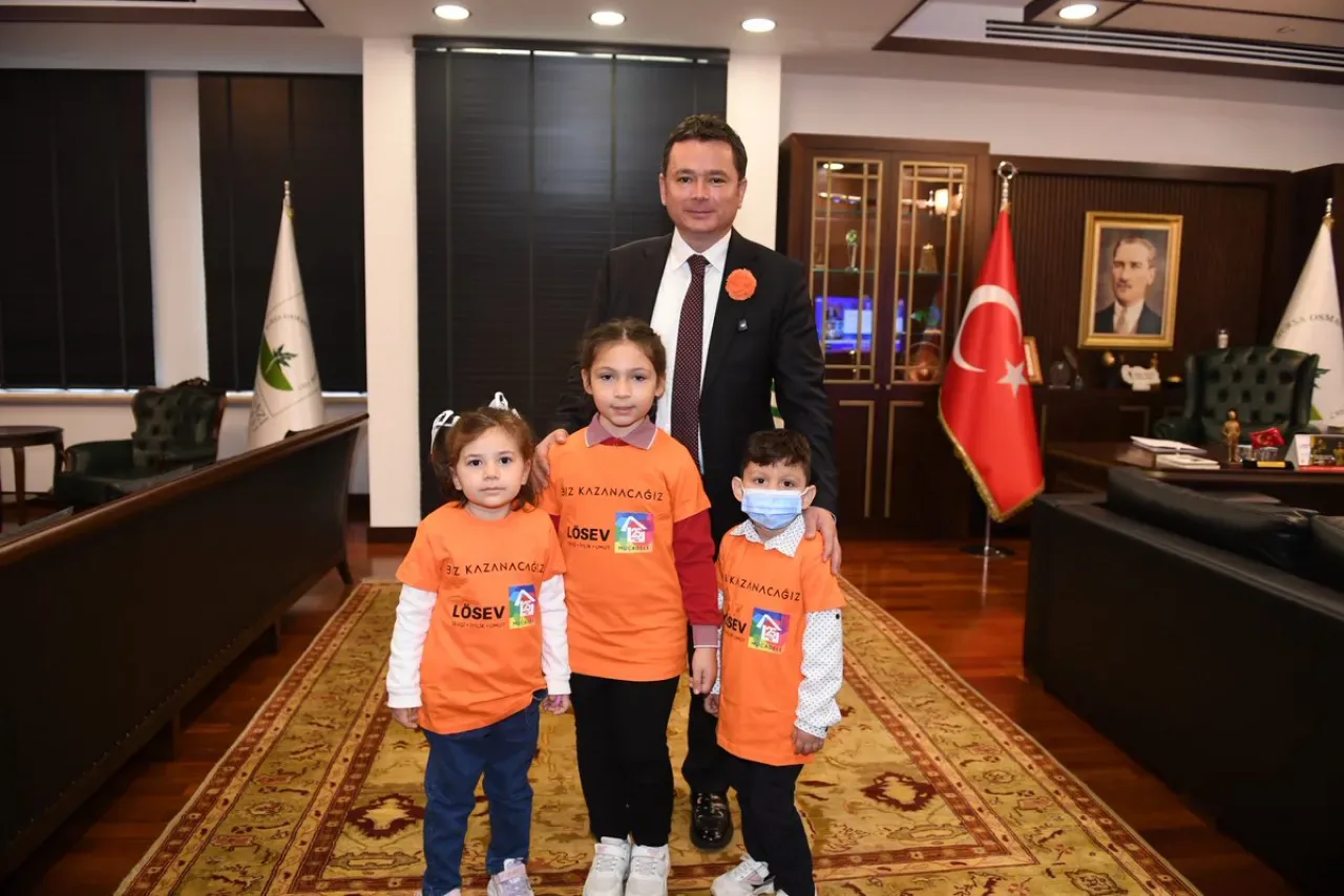 Bursa Osmangazi'de Lösemili Çocuklar İçin Farkındalık Ziyareti Bursa Osmangazi'de Lösemili Çocuklar İçin Farkındalık Ziyareti